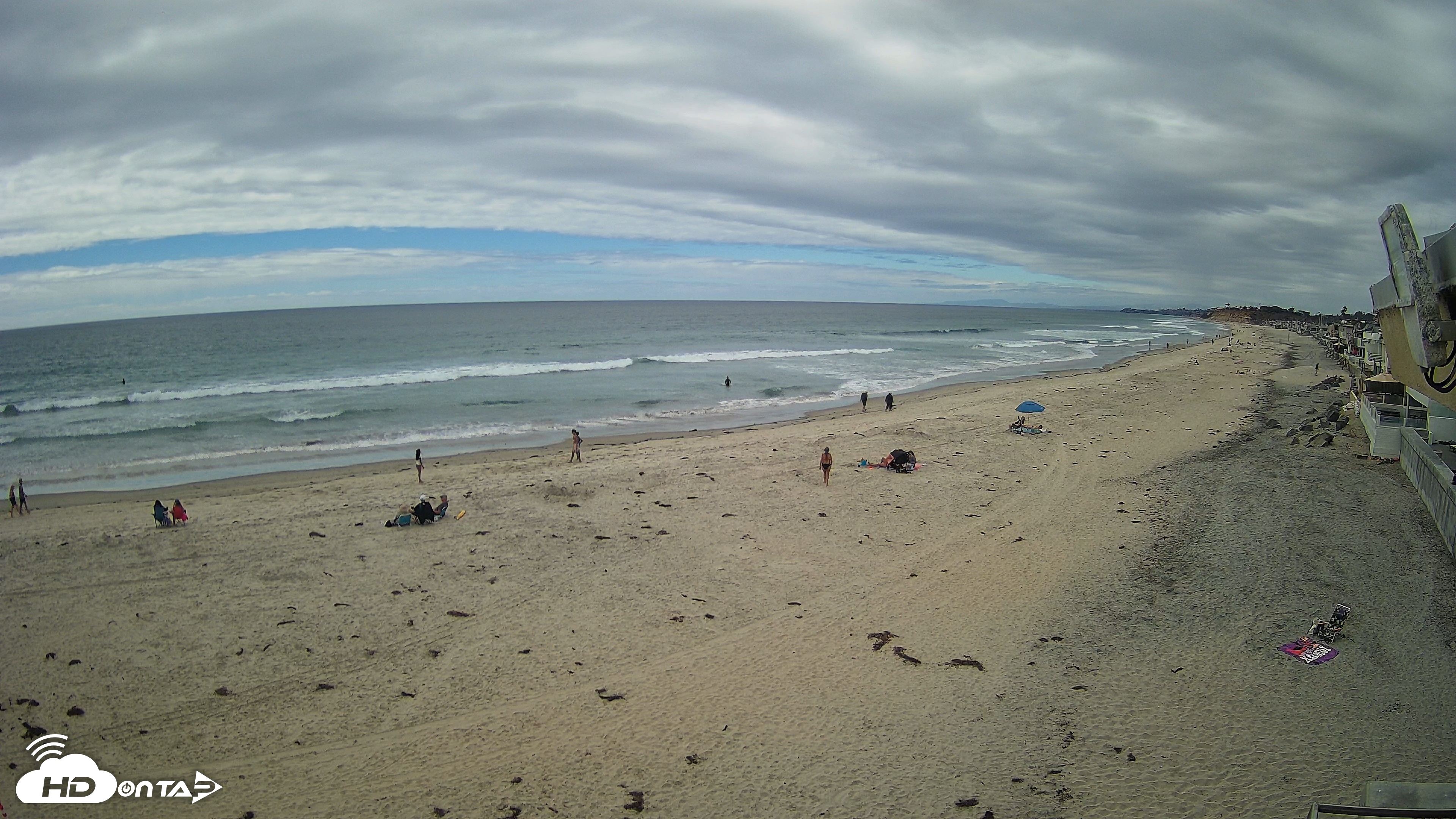 Snapshot of 17th St. Del Mar Beach - 4K NW View Live Cam taken Apr 21, 2026, 2:50pm PDT