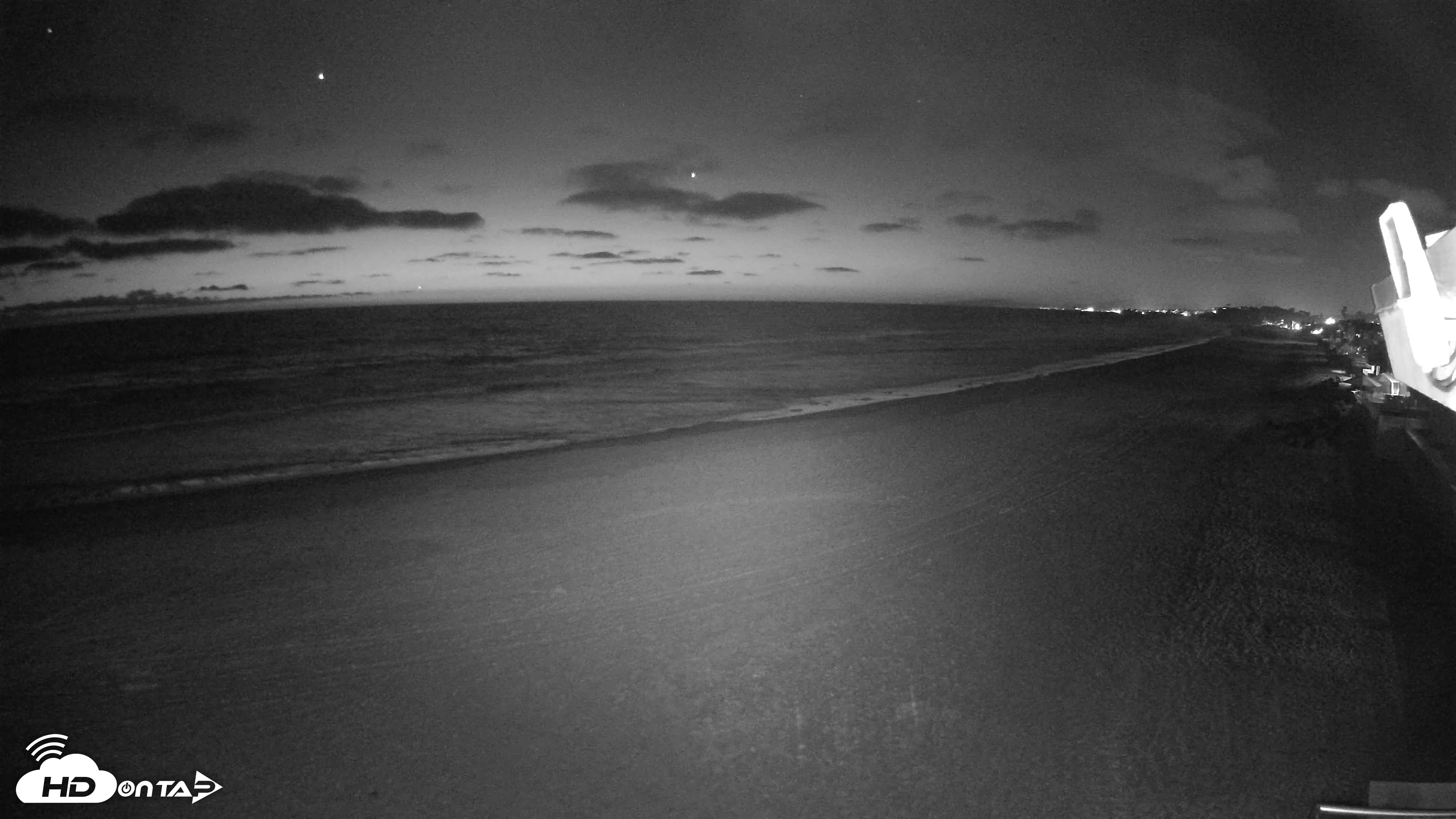 Snapshot of 17th St. Del Mar Beach - 4K NW View Live Cam taken May 6, 2026, 8:36pm PDT