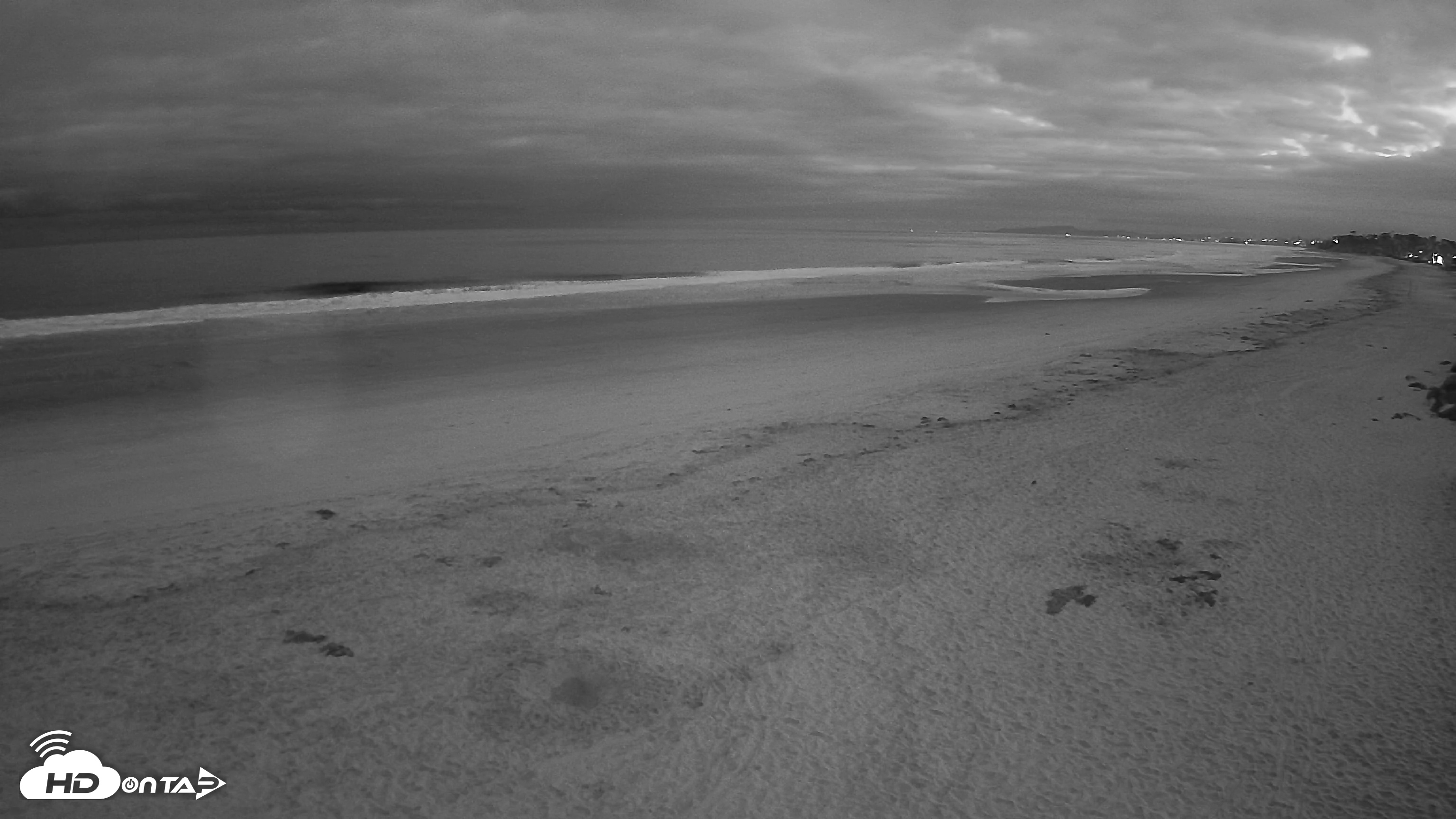 Snapshot of 17th St. Del Mar Beach - 4K NW View Live Cam taken Jul 26, 2025, 5:28am PDT