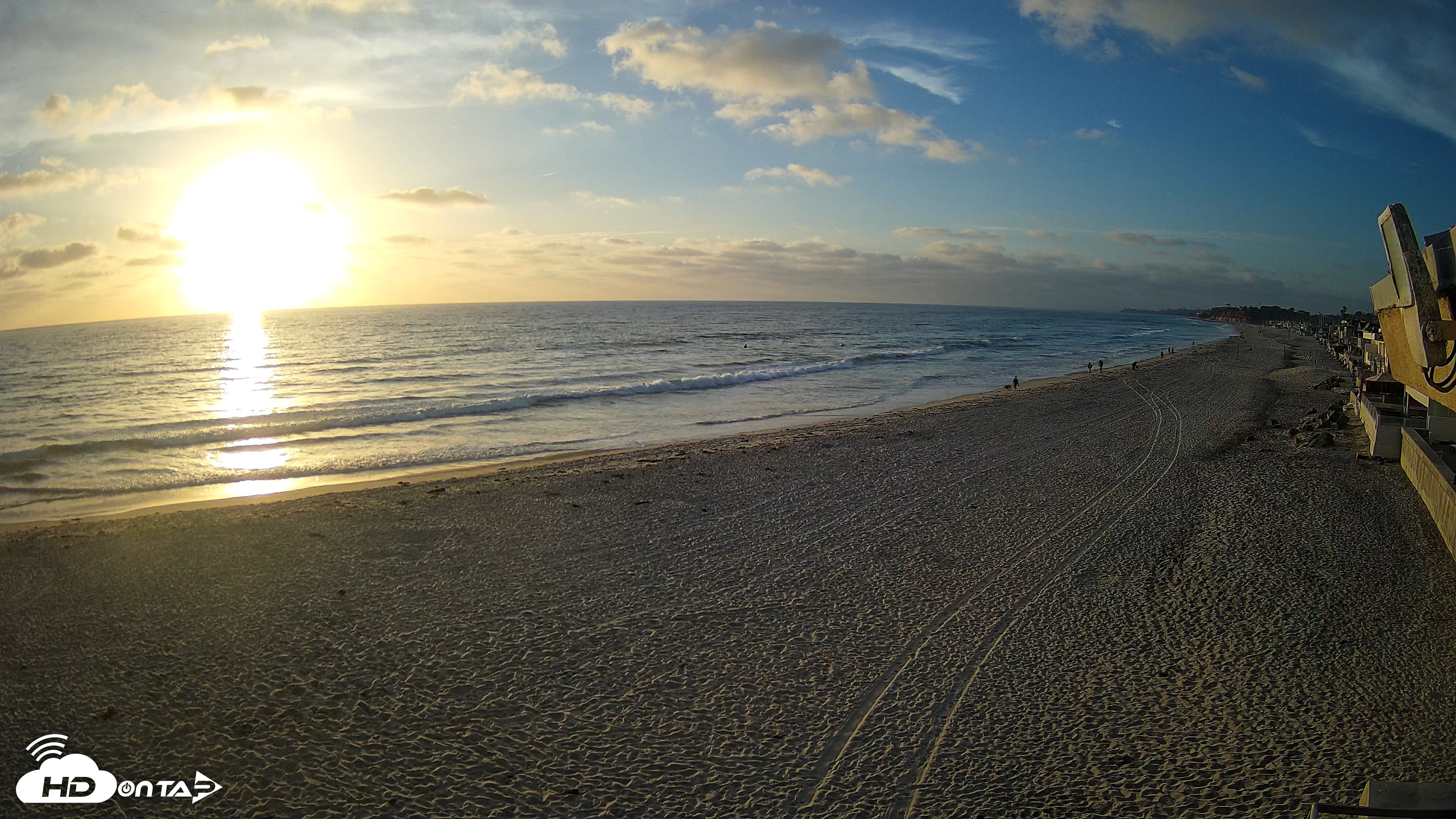 Snapshot of 17th St. Del Mar Beach - 4K NW View Live Cam taken Apr 29, 2026, 7:03pm PDT