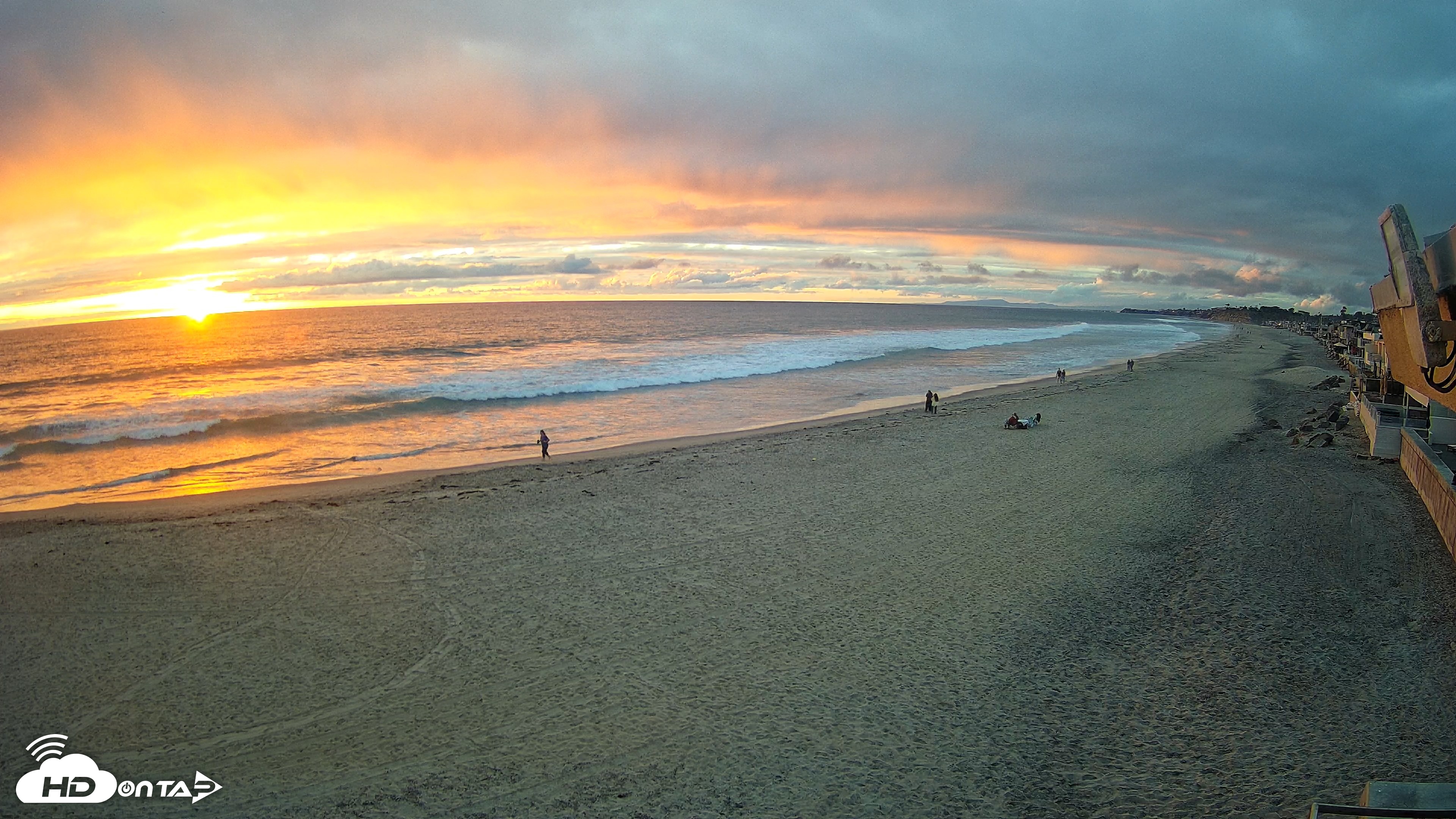 Snapshot of 17th St. Del Mar Beach - 4K NW View Live Cam taken Apr 12, 2026, 7:15pm PDT