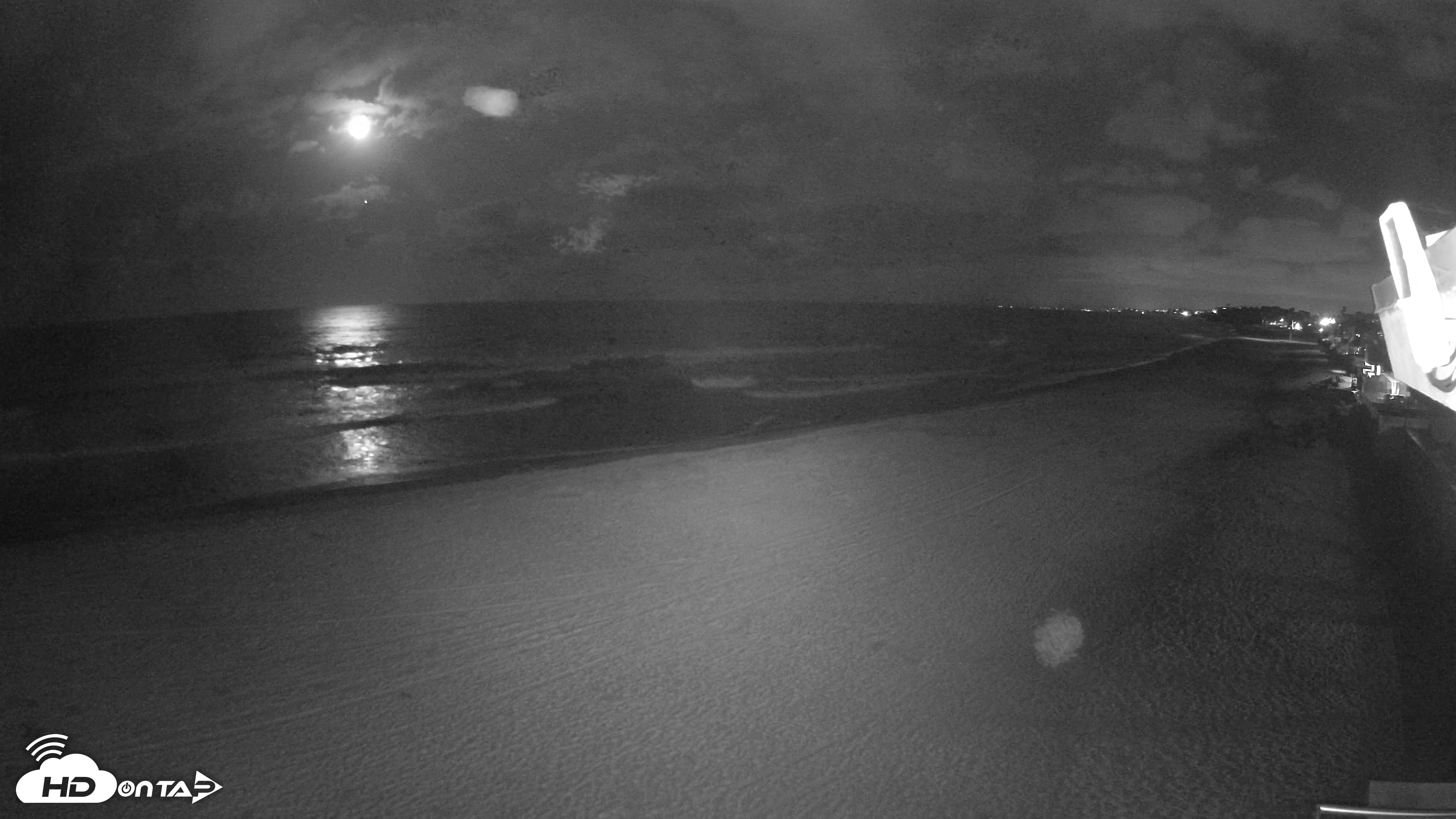Snapshot of 17th St. Del Mar Beach - 4K NW View Live Cam taken Apr 23, 2026, 12:30am PDT