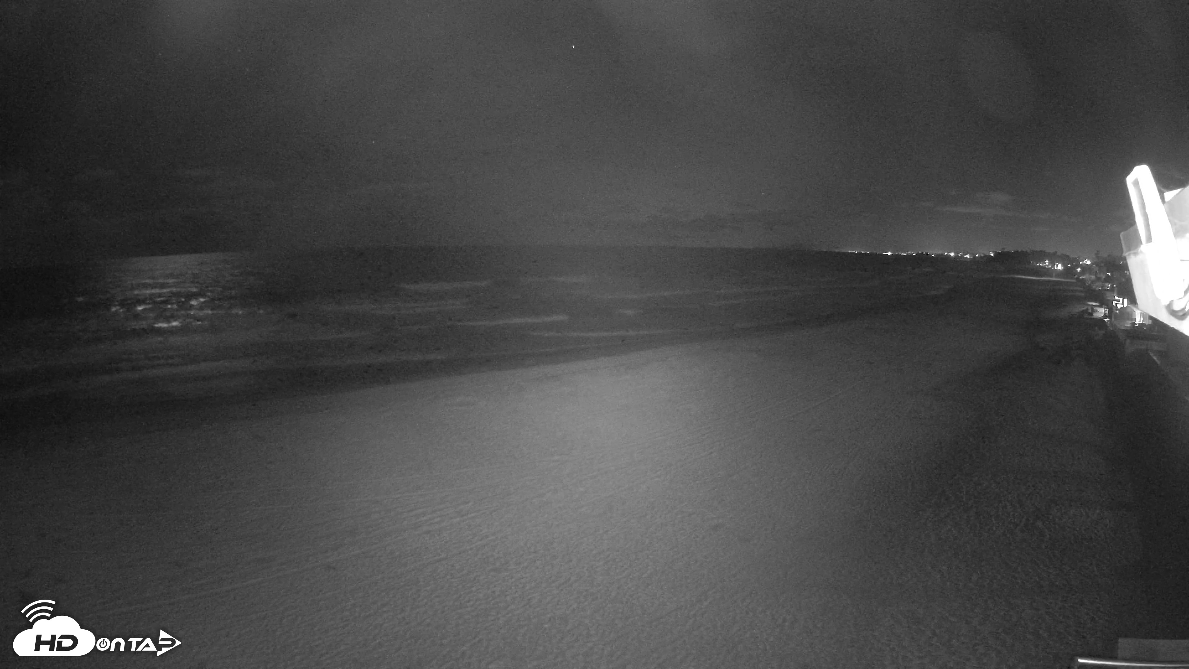 Snapshot of 17th St. Del Mar Beach - 4K NW View Live Cam taken Apr 22, 2026, 10:49pm PDT