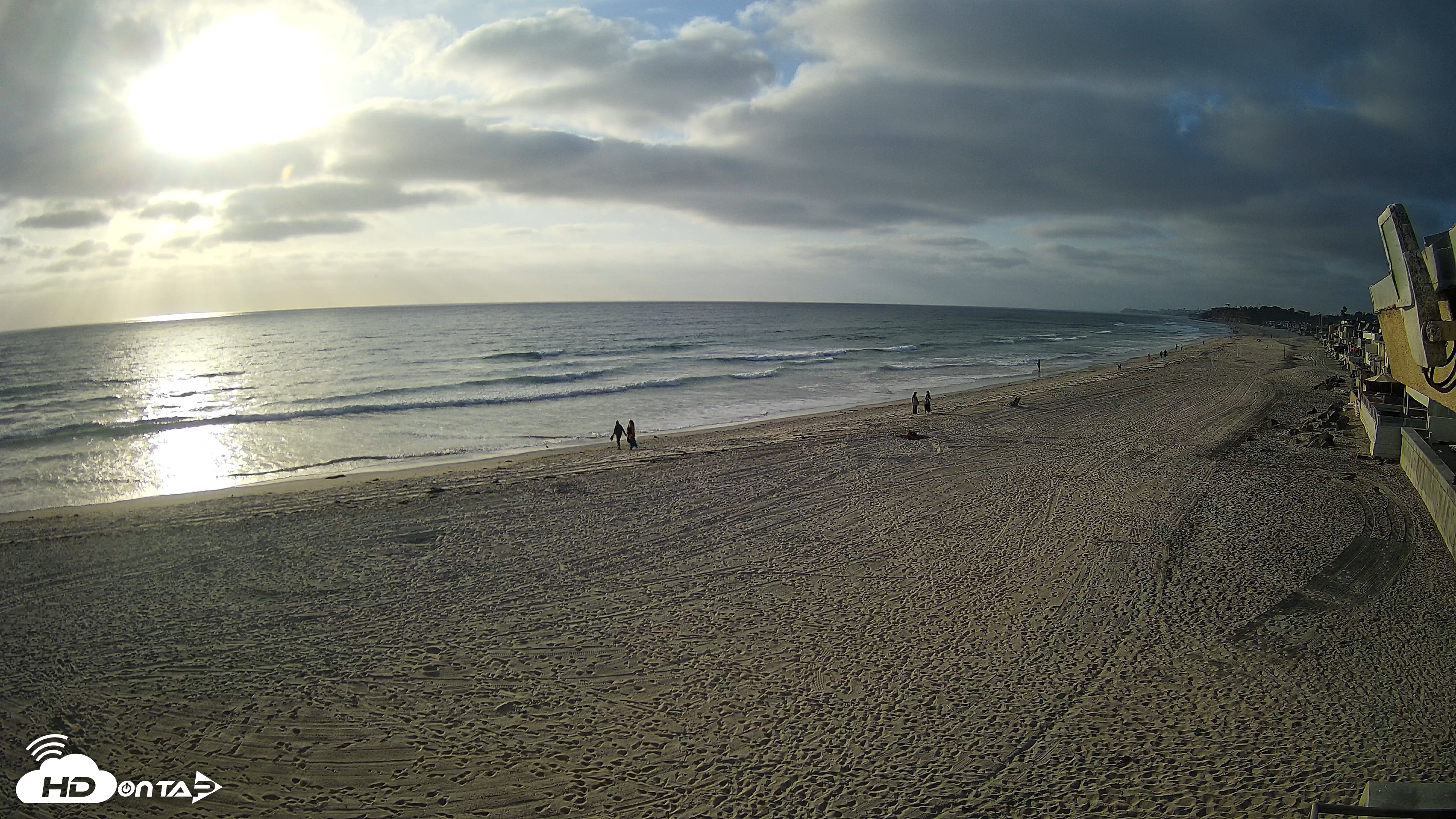 Snapshot of 17th St. Del Mar Beach - 4K NW View Live Cam taken Apr 30, 2026, 6:25pm PDT