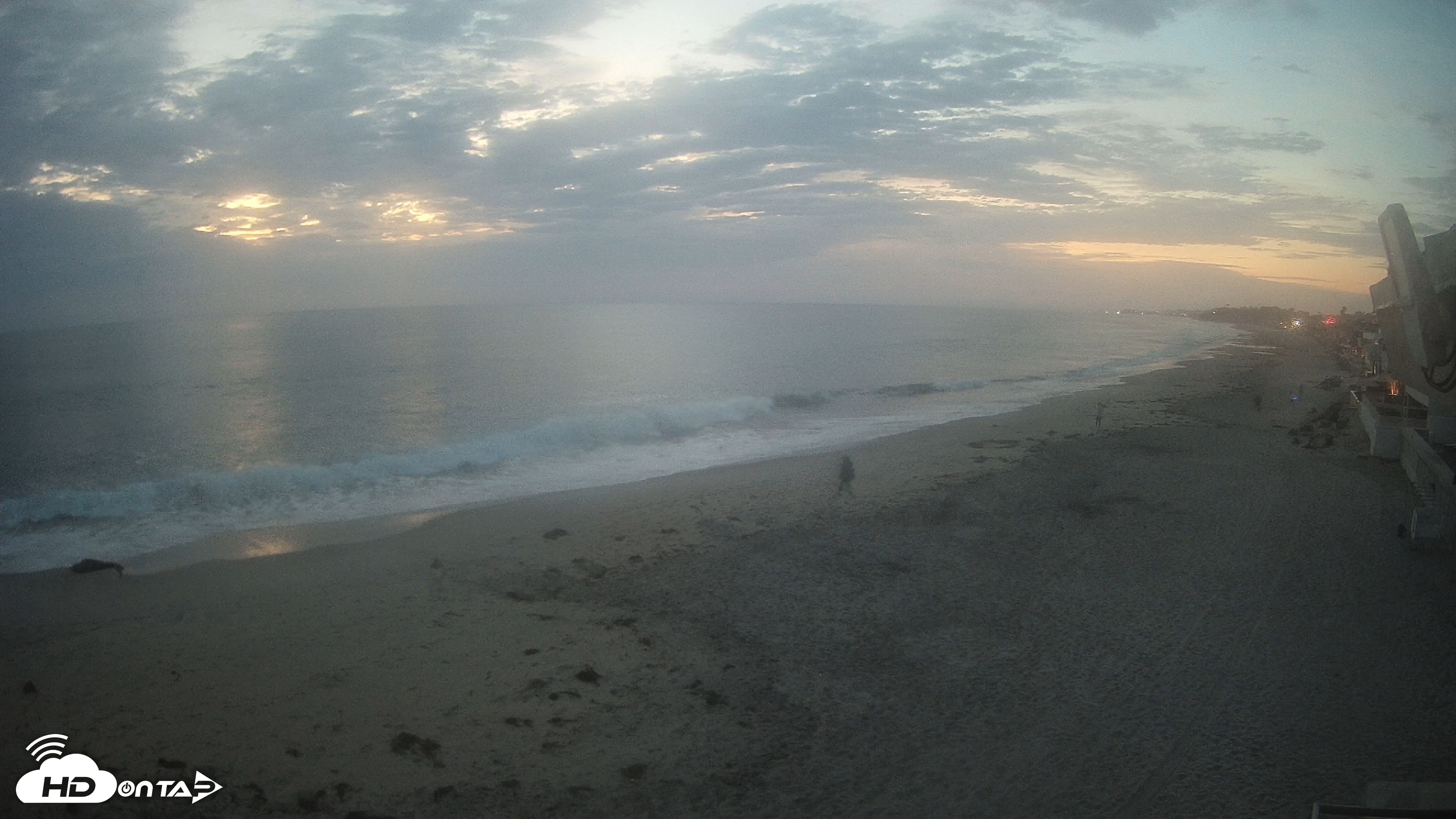 Snapshot of 17th St. Del Mar Beach - 4K NW View Live Cam taken Jul 11, 2026, 8:25pm PDT