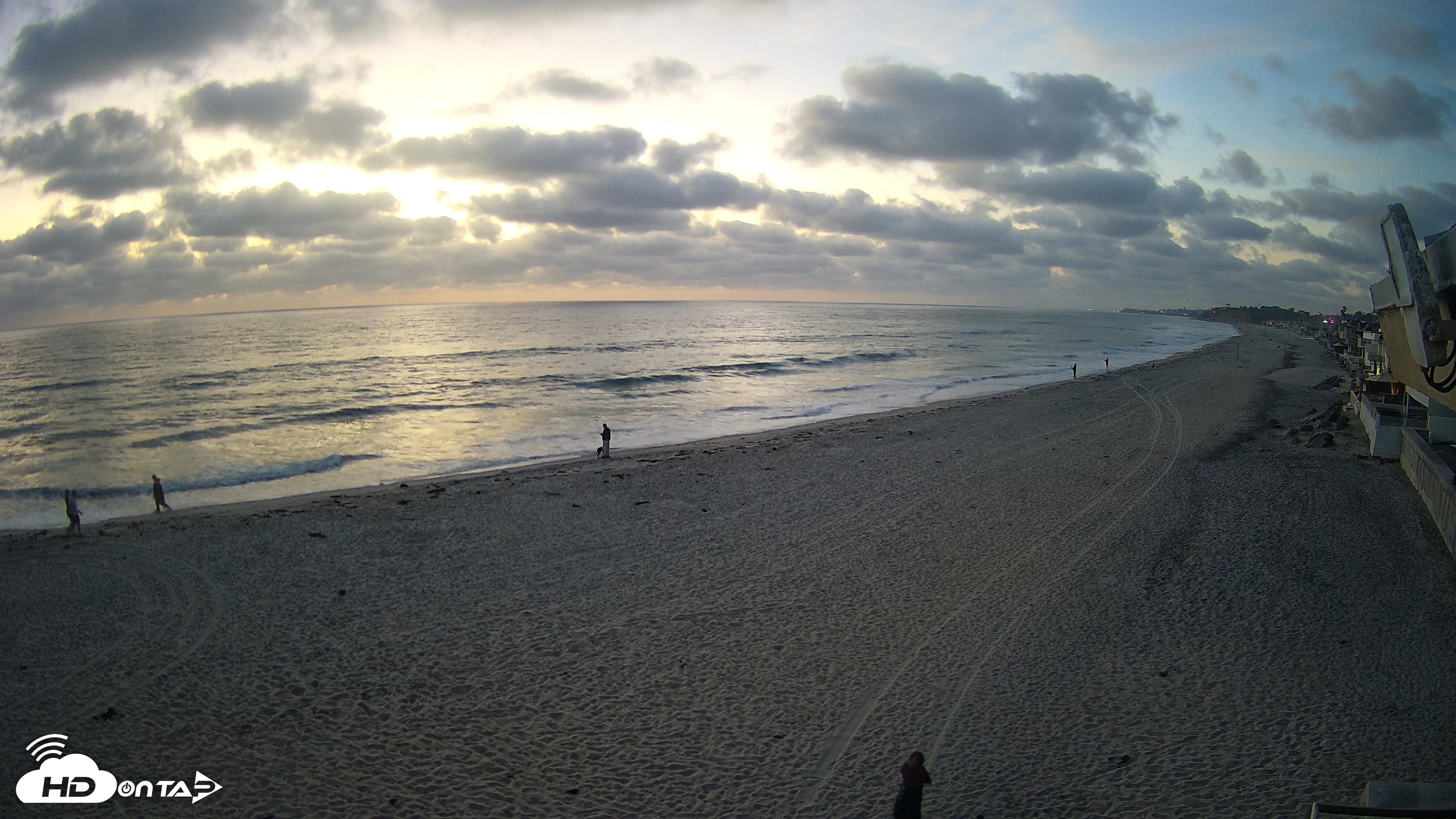 Snapshot of 17th St. Del Mar Beach - 4K NW View Live Cam taken Apr 29, 2026, 7:50pm PDT