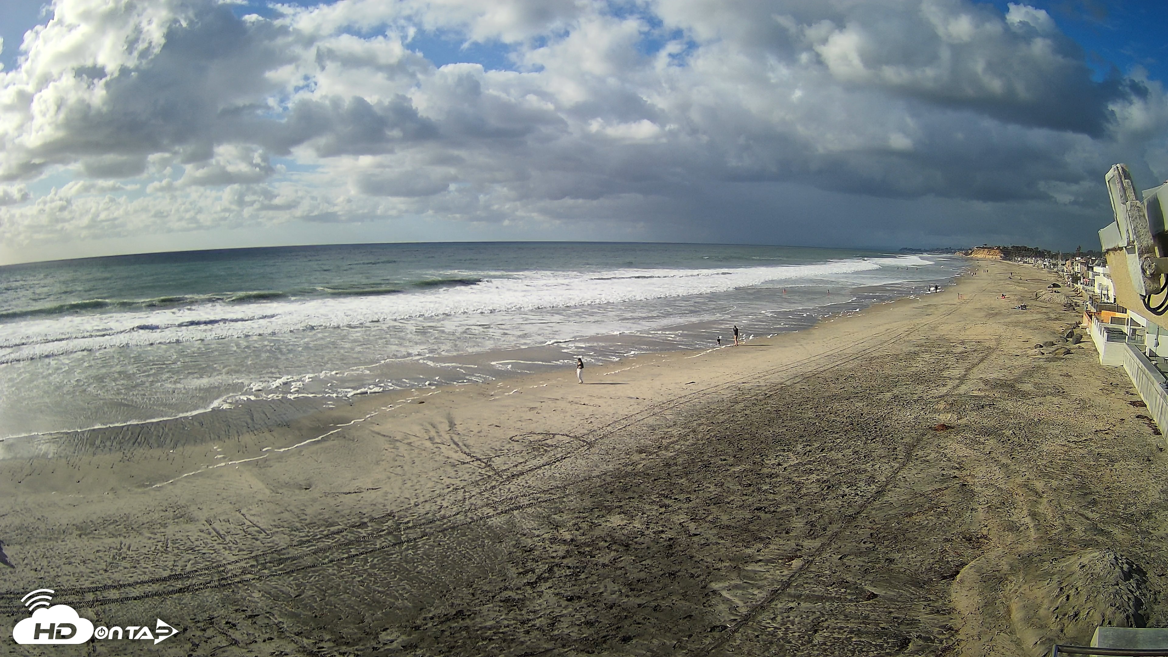 Snapshot of 17th St. Del Mar Beach - 4K NW View Live Cam taken Oct 12, 2026, 4:11pm PDT