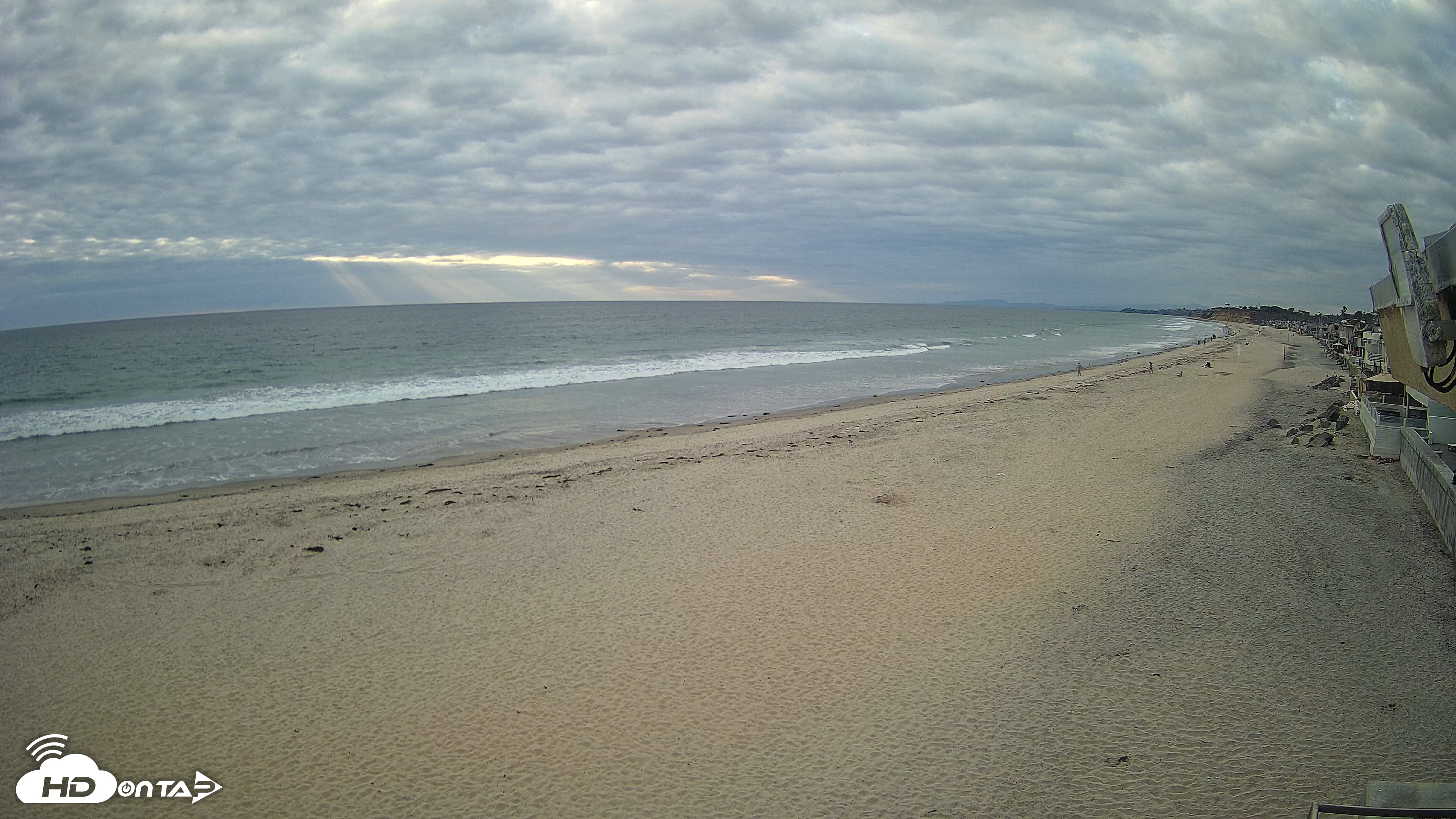 Snapshot of 17th St. Del Mar Beach - 4K NW View Live Cam taken May 3, 2026, 6:37pm PDT