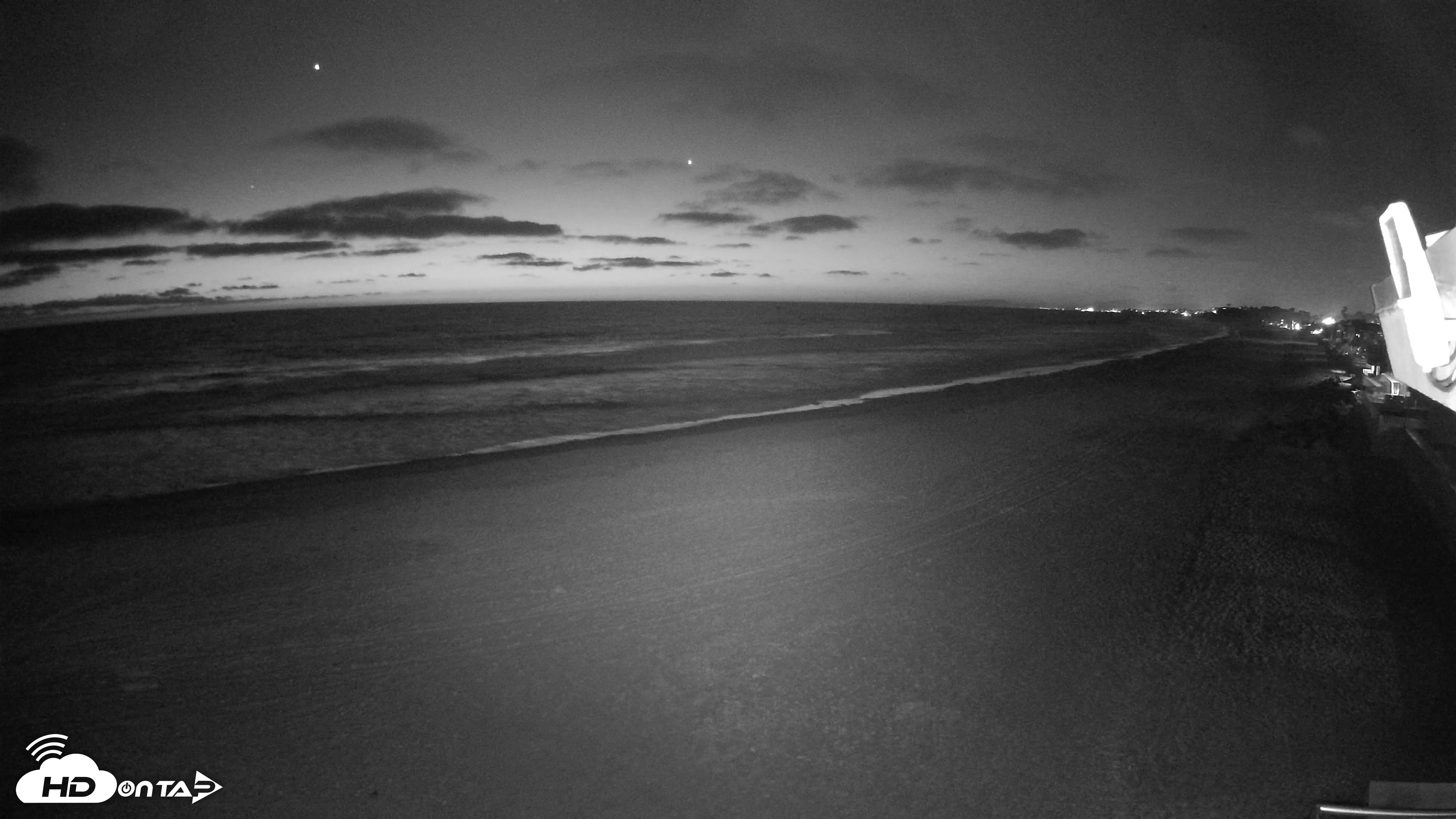Snapshot of 17th St. Del Mar Beach - 4K NW View Live Cam taken May 6, 2026, 8:33pm PDT