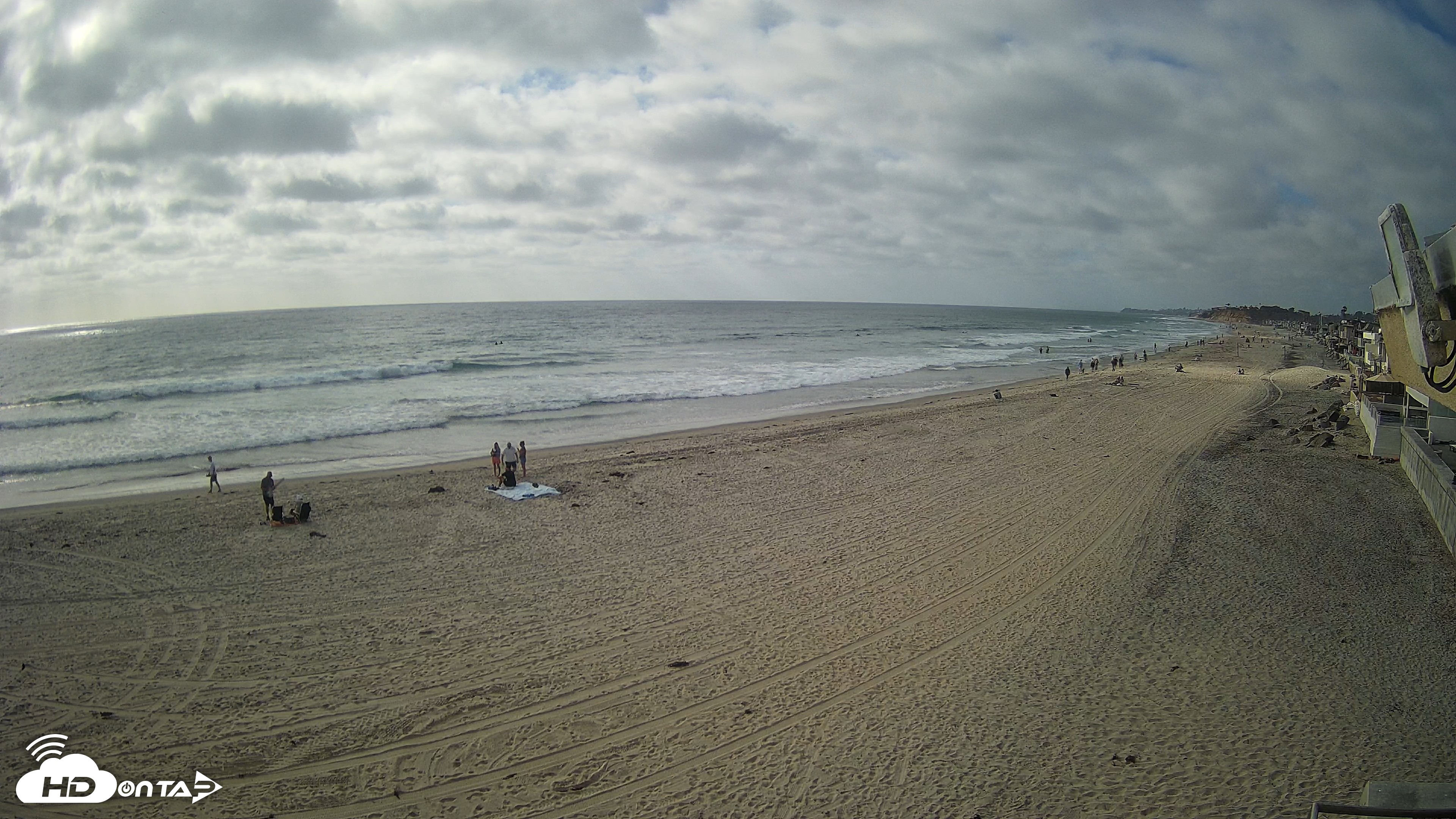 Snapshot of 17th St. Del Mar Beach - 4K NW View Live Cam taken Apr 24, 2026, 5:02pm PDT