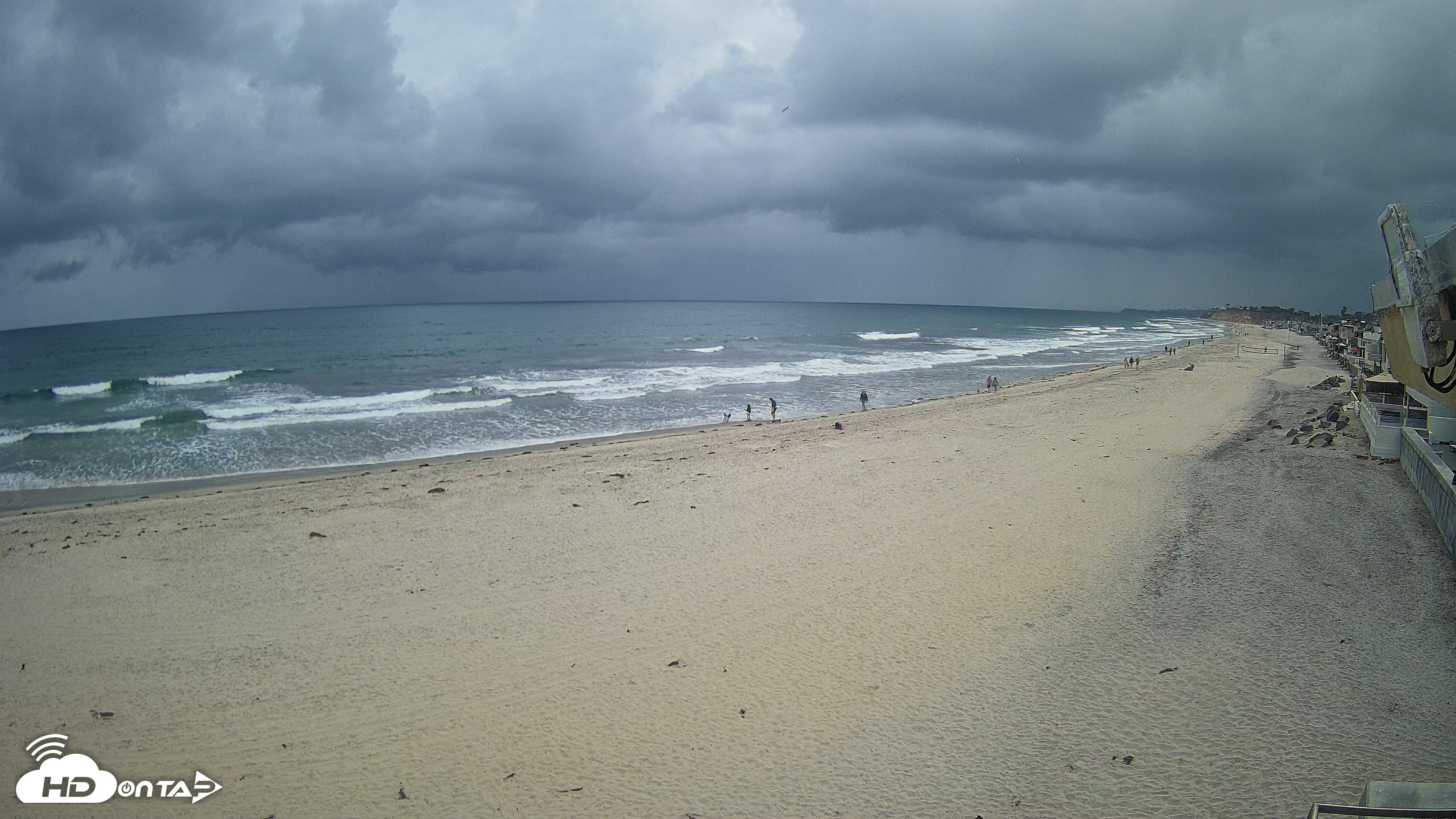 Snapshot of 17th St. Del Mar Beach - 4K NW View Live Cam taken Apr 25, 2026, 4:58pm PDT