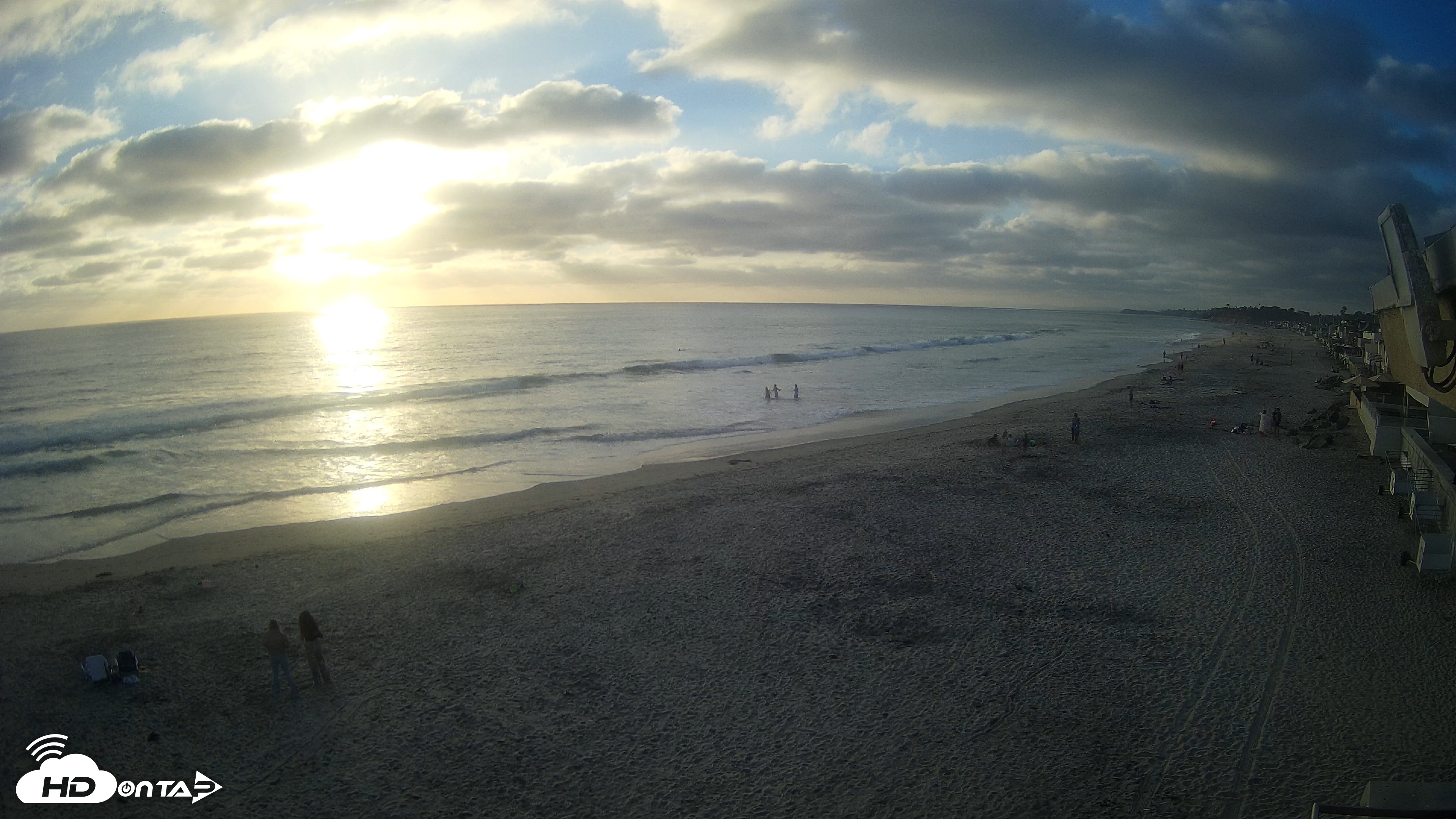 Snapshot of 17th St. Del Mar Beach - 4K NW View Live Cam taken Jul 1, 2026, 7:12pm PDT