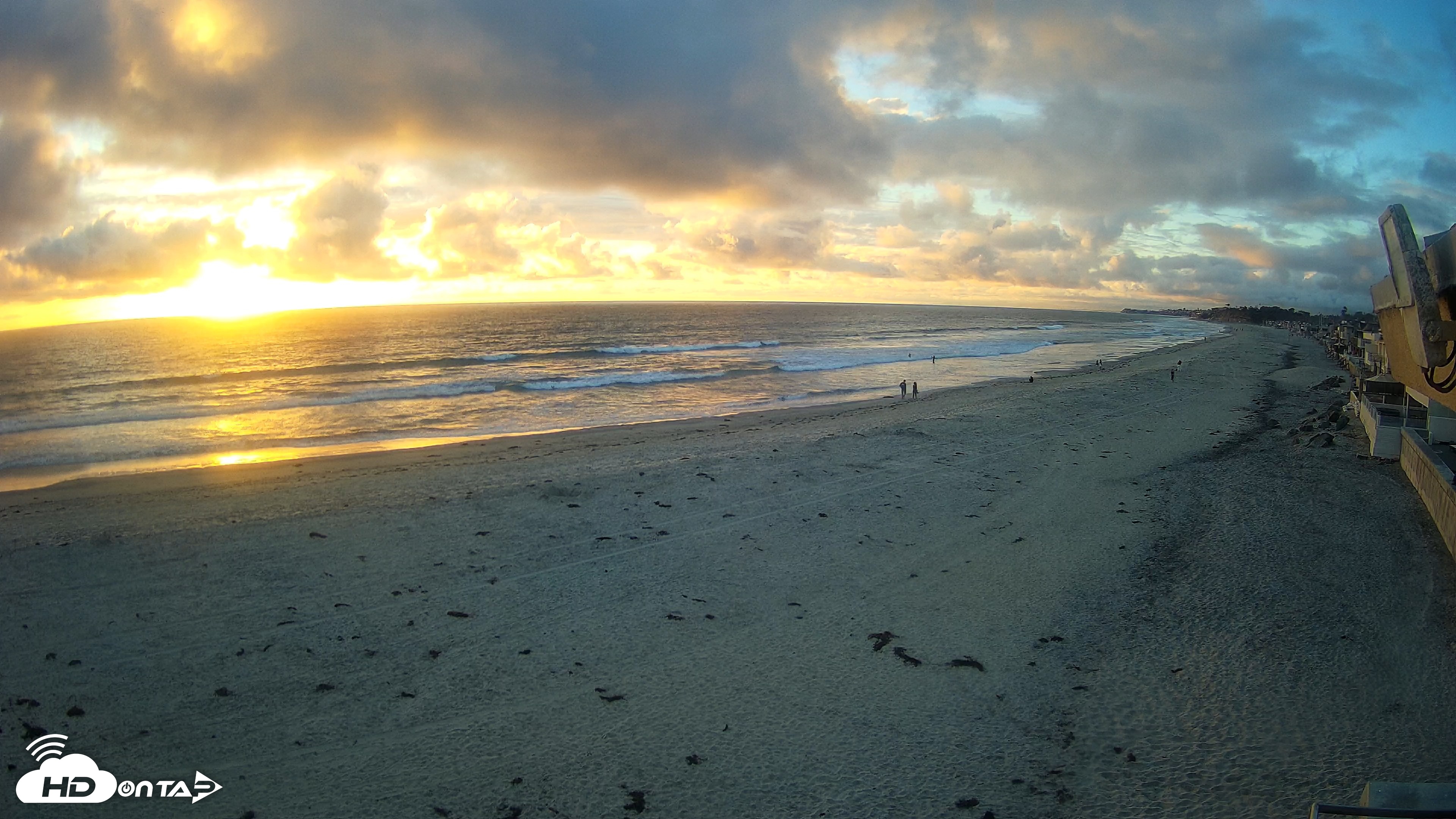 Snapshot of 17th St. Del Mar Beach - 4K NW View Live Cam taken Apr 21, 2026, 7:13pm PDT