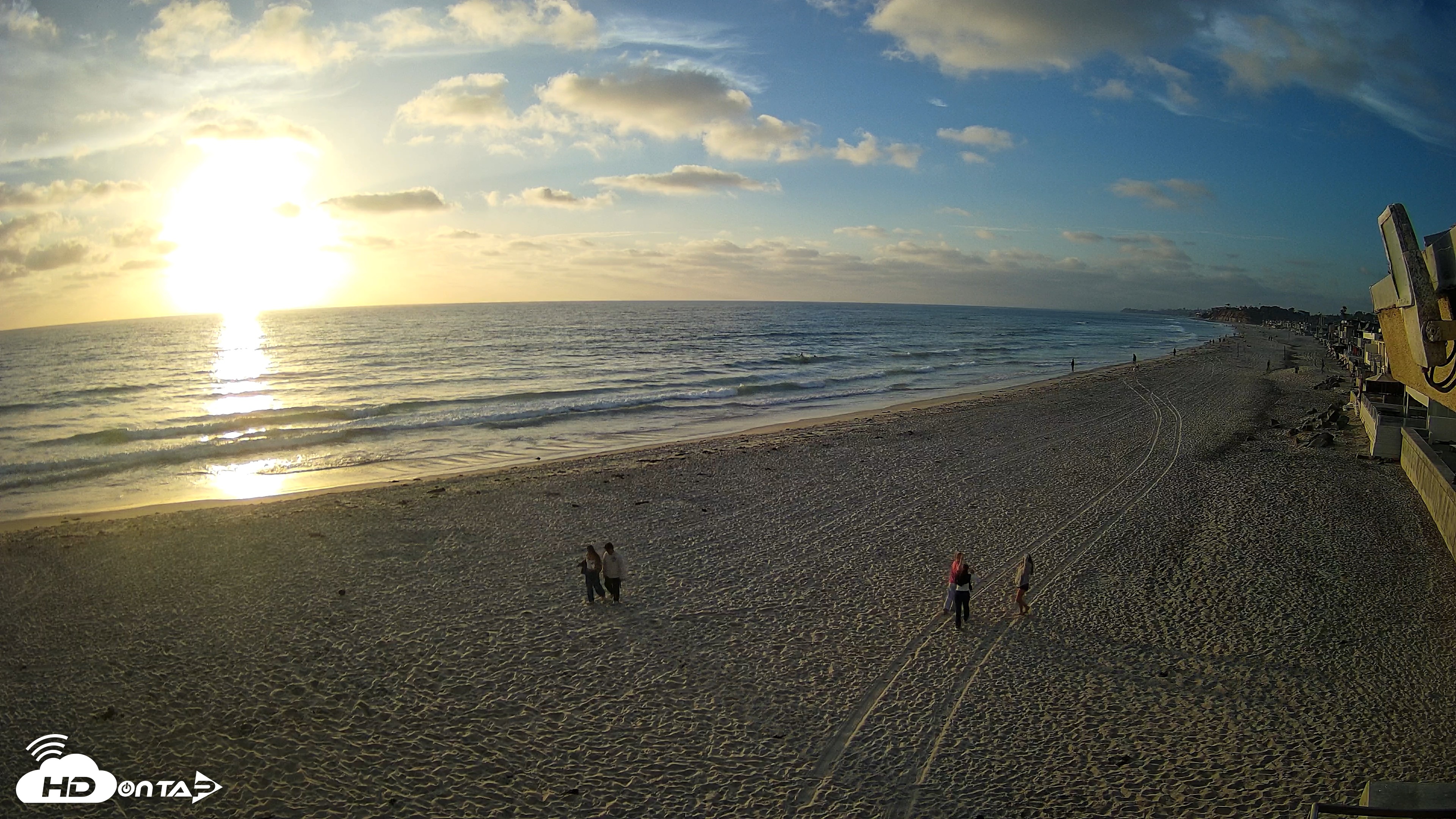 Snapshot of 17th St. Del Mar Beach - 4K NW View Live Cam taken Apr 29, 2026, 7:00pm PDT