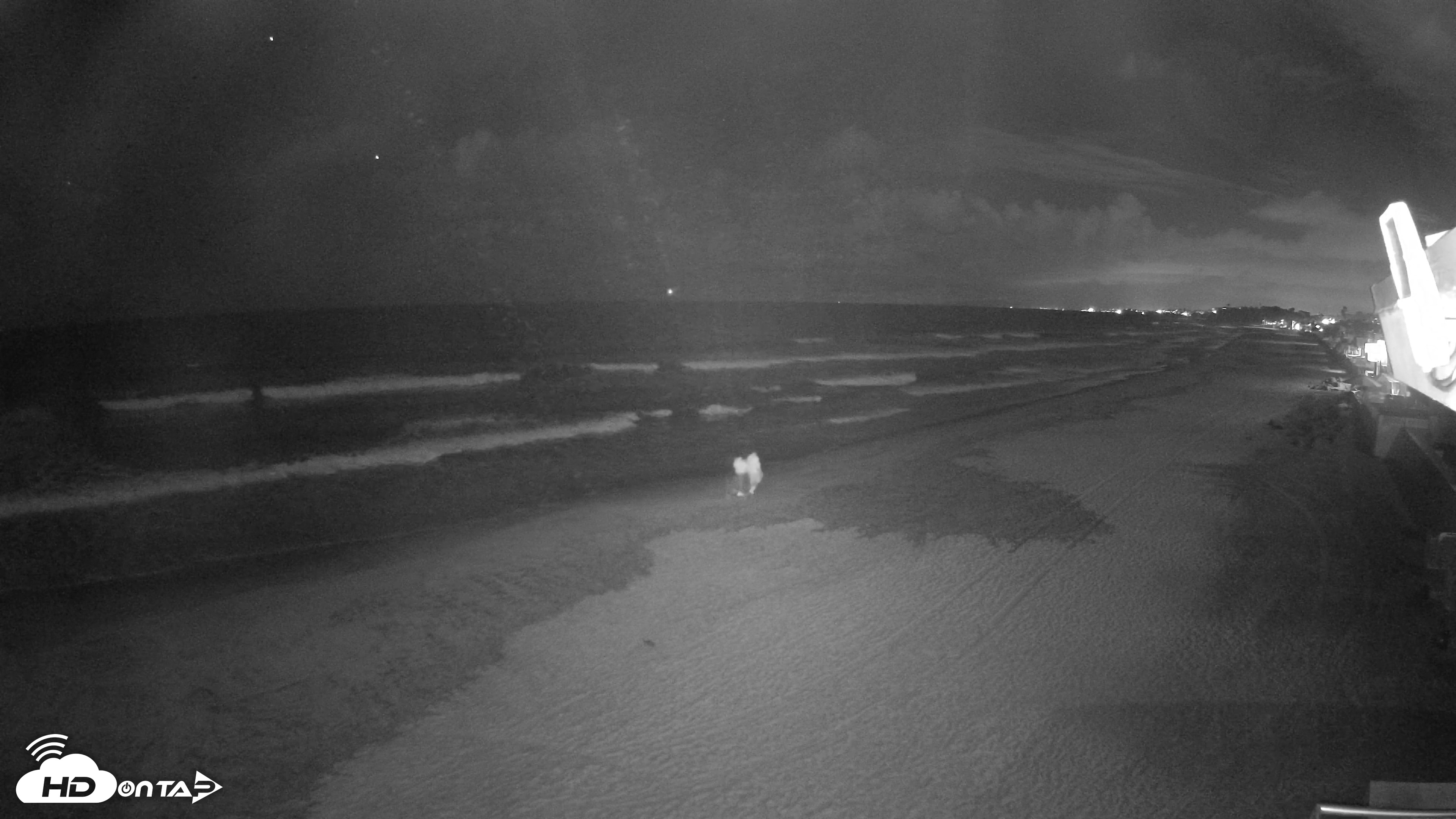 Snapshot of 17th St. Del Mar Beach - 4K NW View Live Cam taken May 28, 2026, 9:35pm PDT