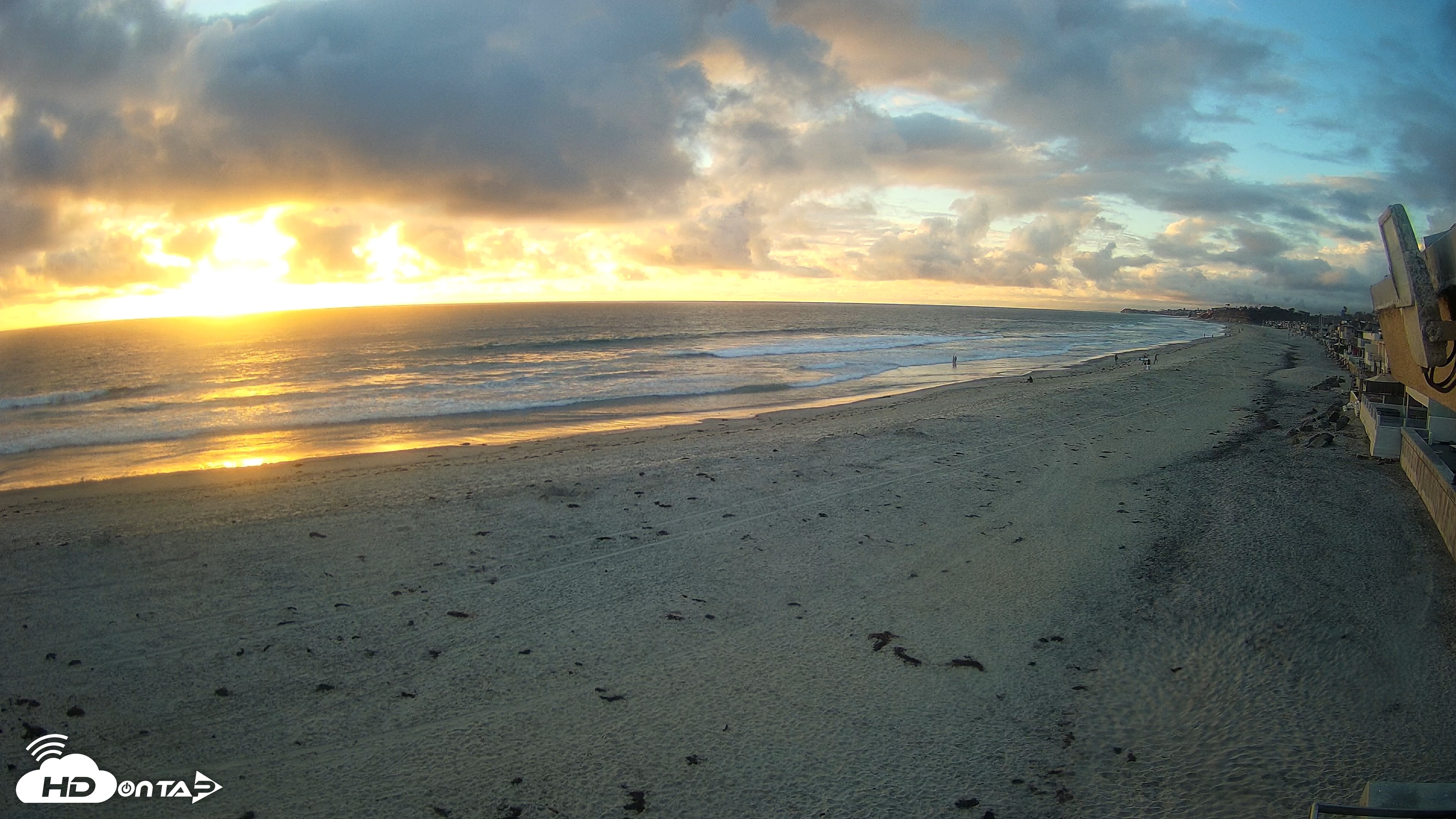 Snapshot of 17th St. Del Mar Beach - 4K NW View Live Cam taken Apr 21, 2026, 7:09pm PDT