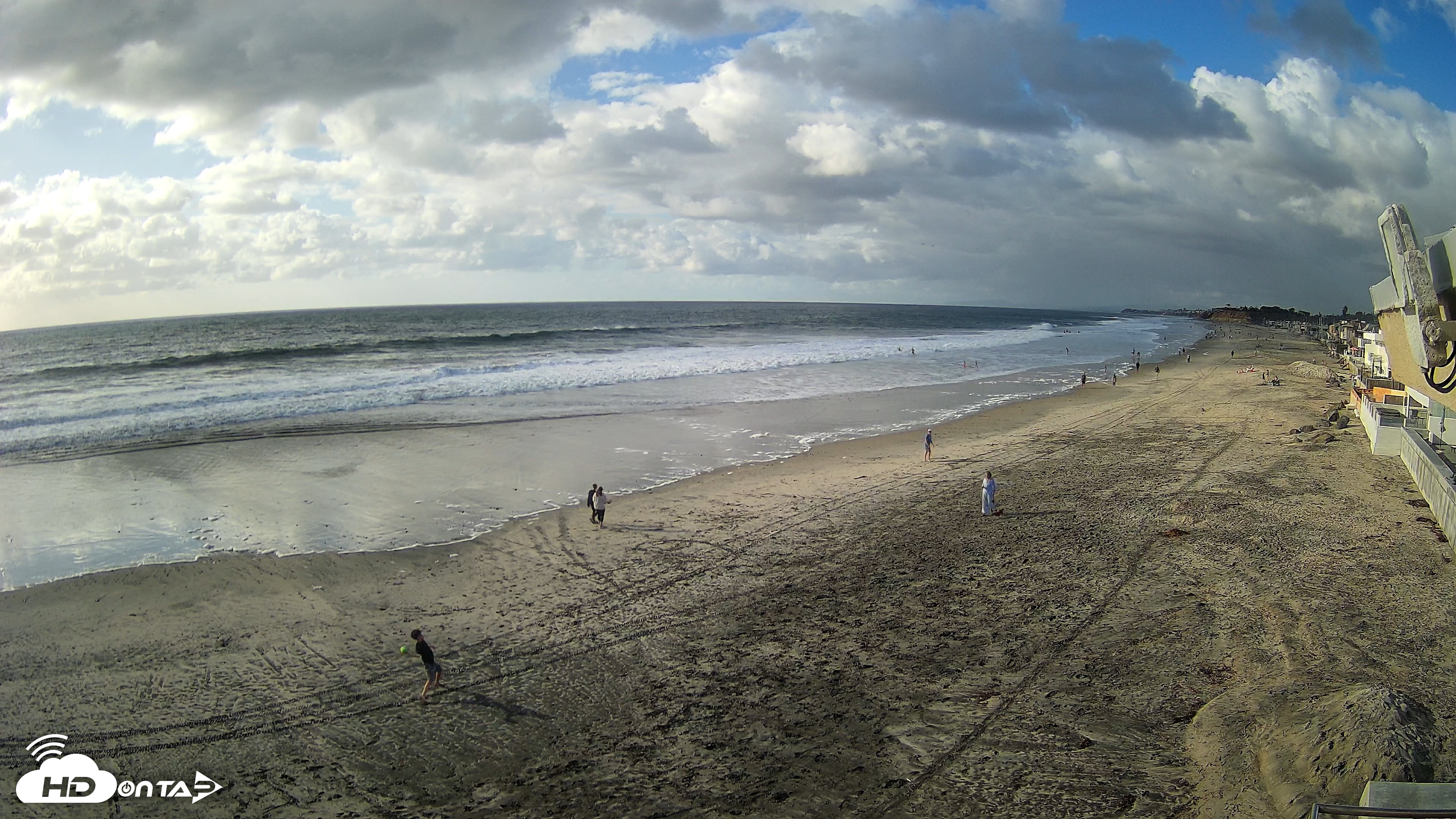 Snapshot of 17th St. Del Mar Beach - 4K NW View Live Cam taken Oct 12, 2026, 4:28pm PDT