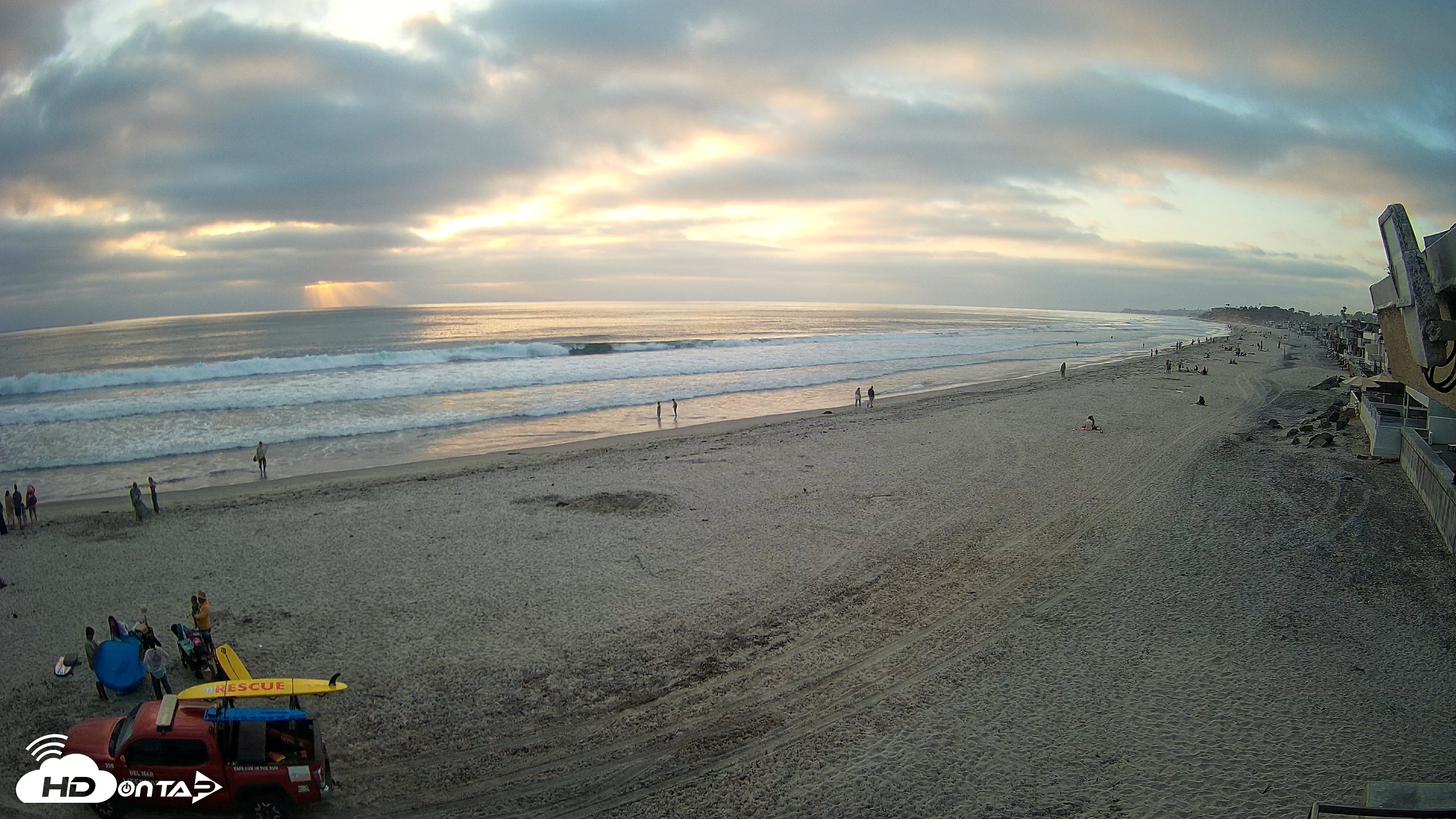 Snapshot of 17th St. Del Mar Beach - 4K NW View Live Cam taken May 9, 2026, 7:18pm PDT