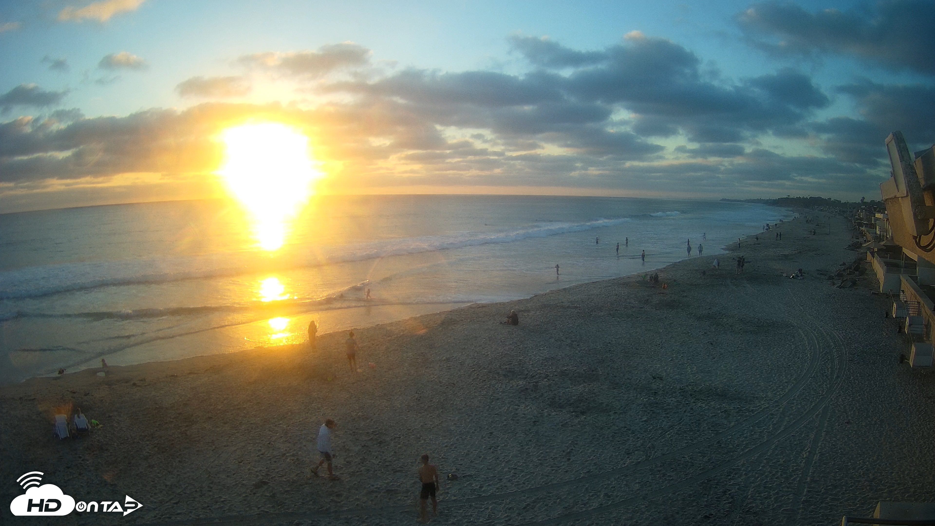 Snapshot of 17th St. Del Mar Beach - 4K NW View Live Cam taken Jul 1, 2026, 7:48pm PDT