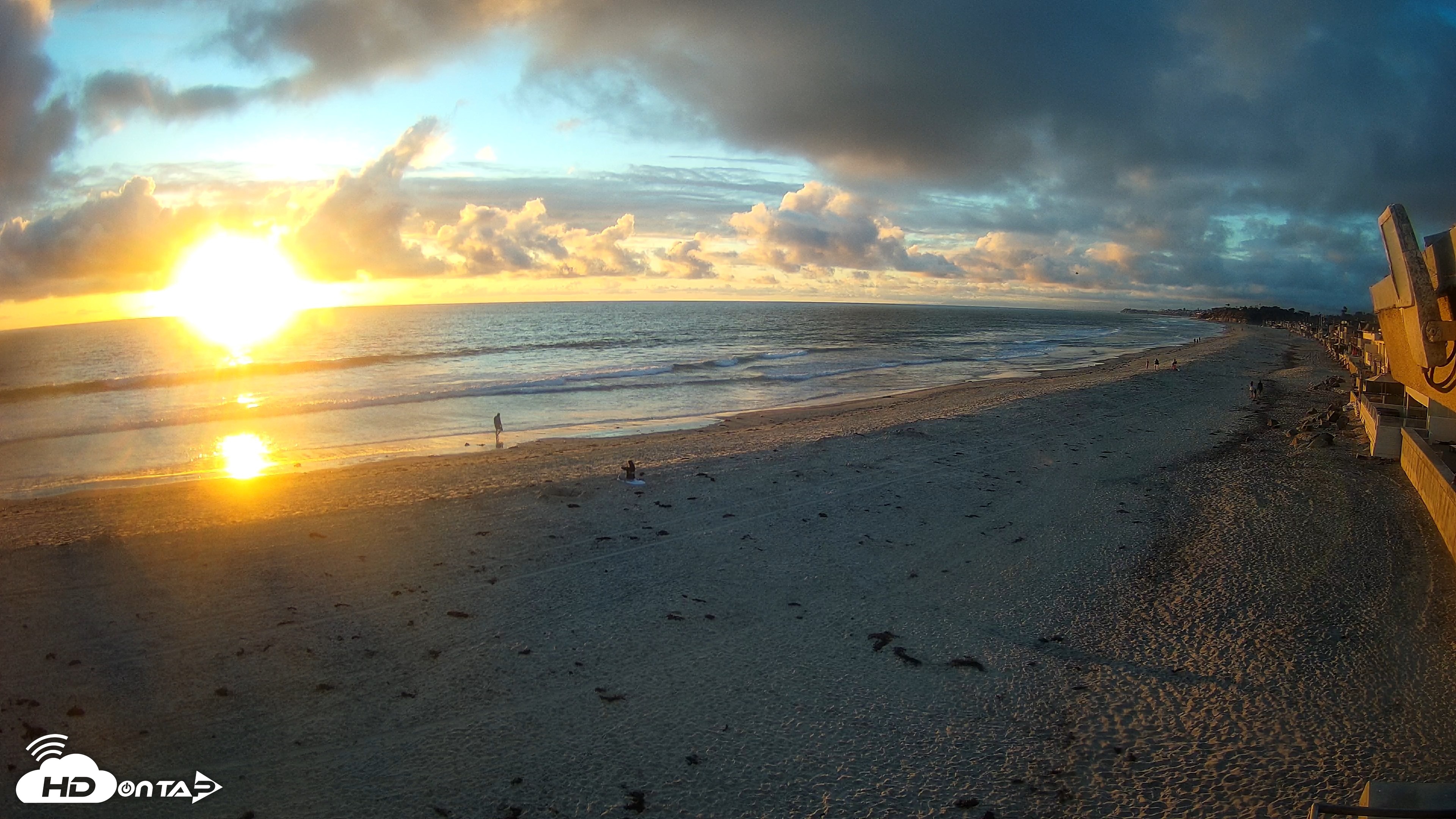 Snapshot of 17th St. Del Mar Beach - 4K NW View Live Cam taken Apr 21, 2026, 7:15pm PDT