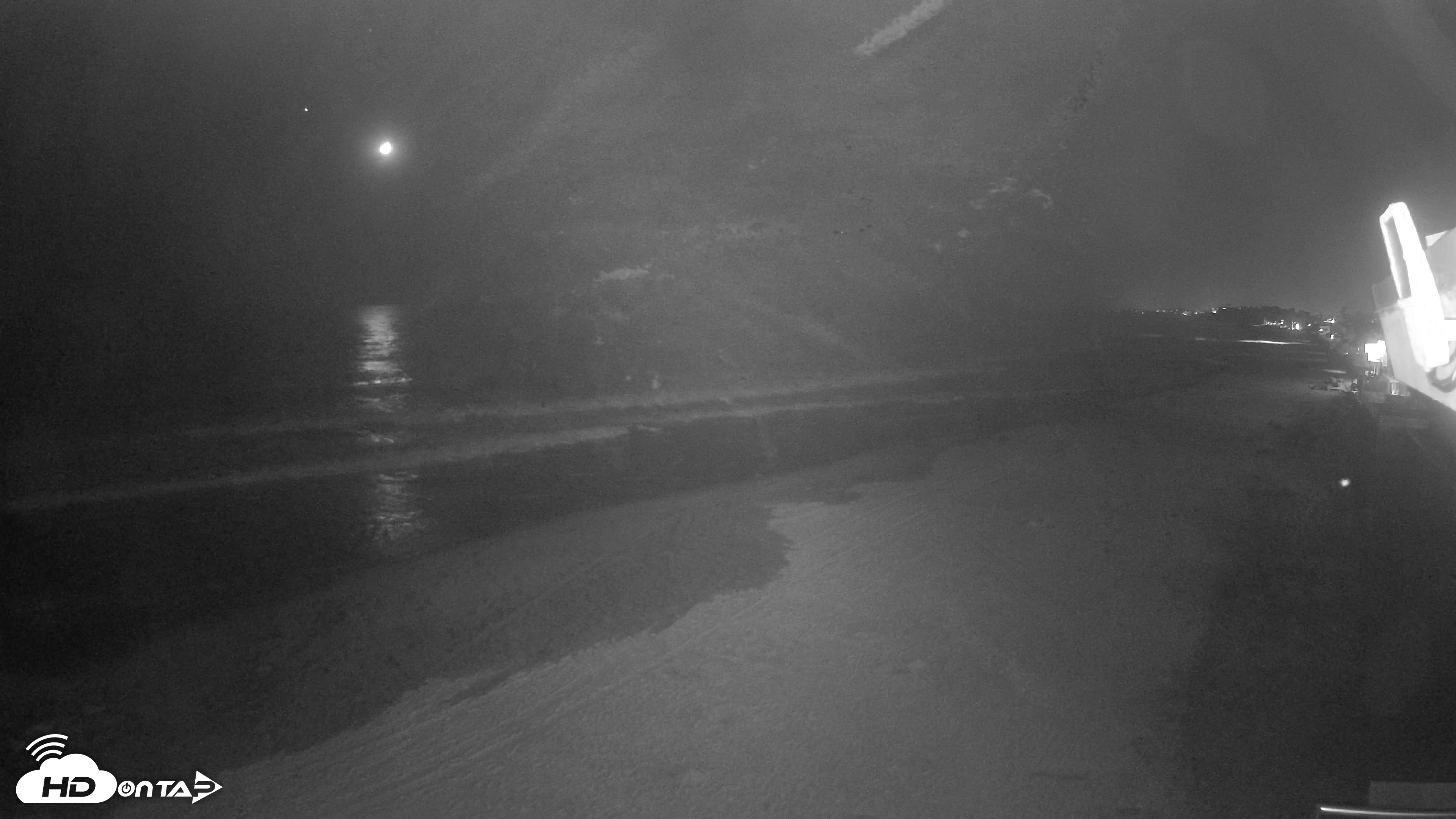Snapshot of 17th St. Del Mar Beach - 4K NW View Live Cam taken May 19, 2026, 10:28pm PDT