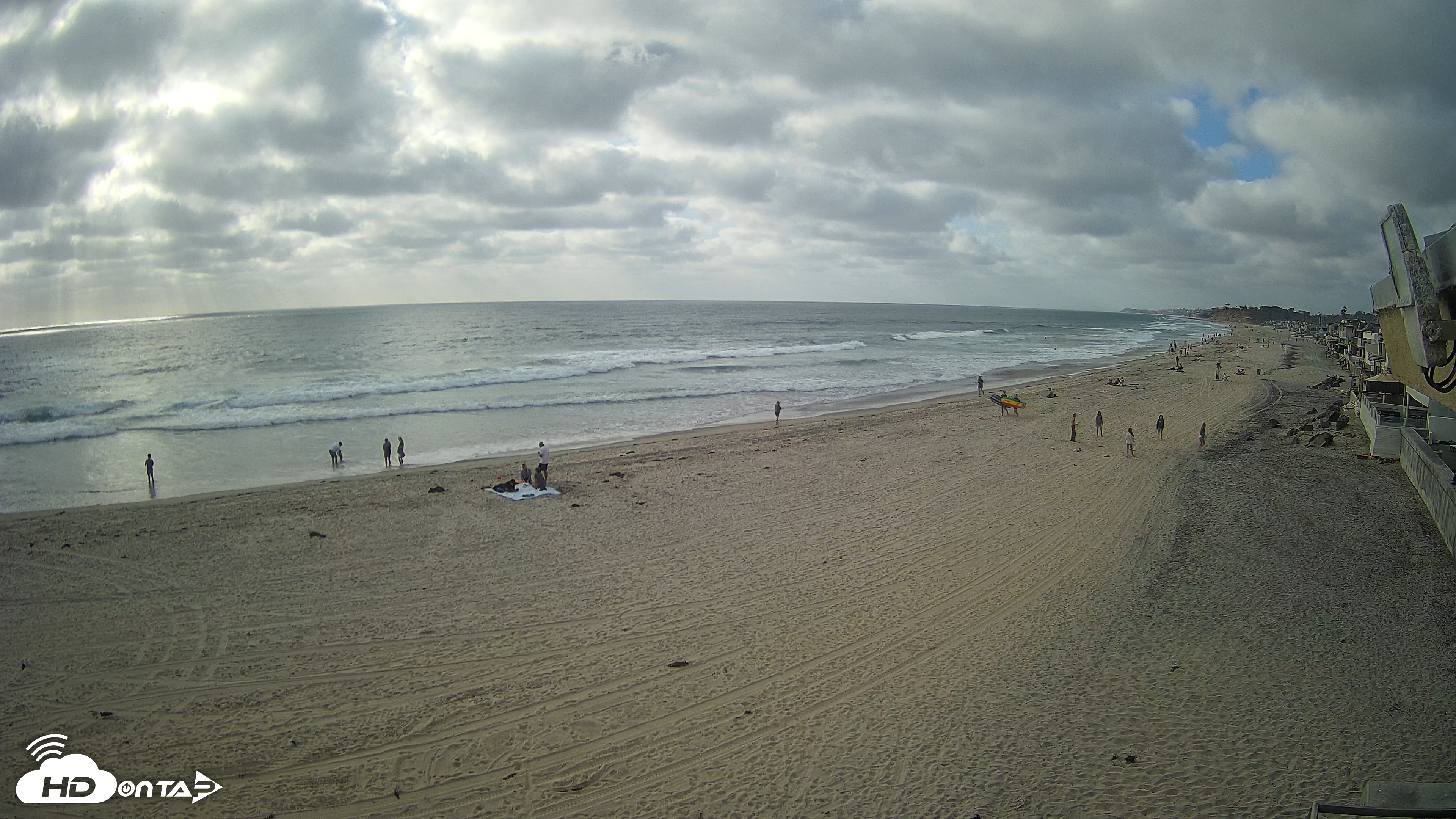 Snapshot of 17th St. Del Mar Beach - 4K NW View Live Cam taken Apr 24, 2026, 5:25pm PDT