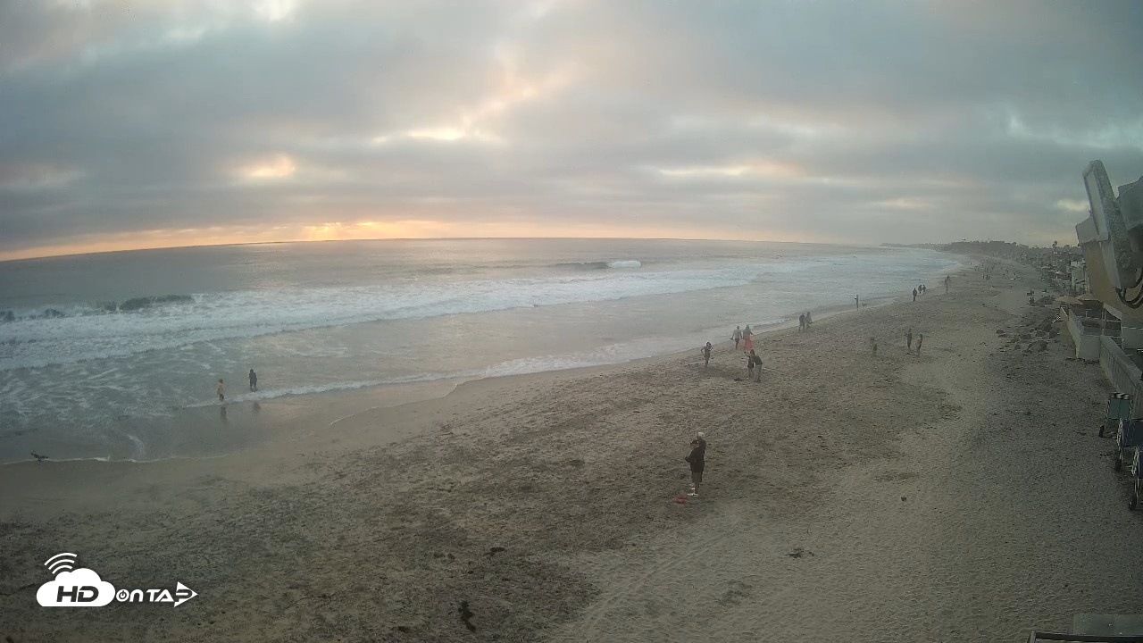 Snapshot of 17th St. Del Mar Beach - 4K NW View Live Cam taken Jun 9, 2026, 7:41pm PDT