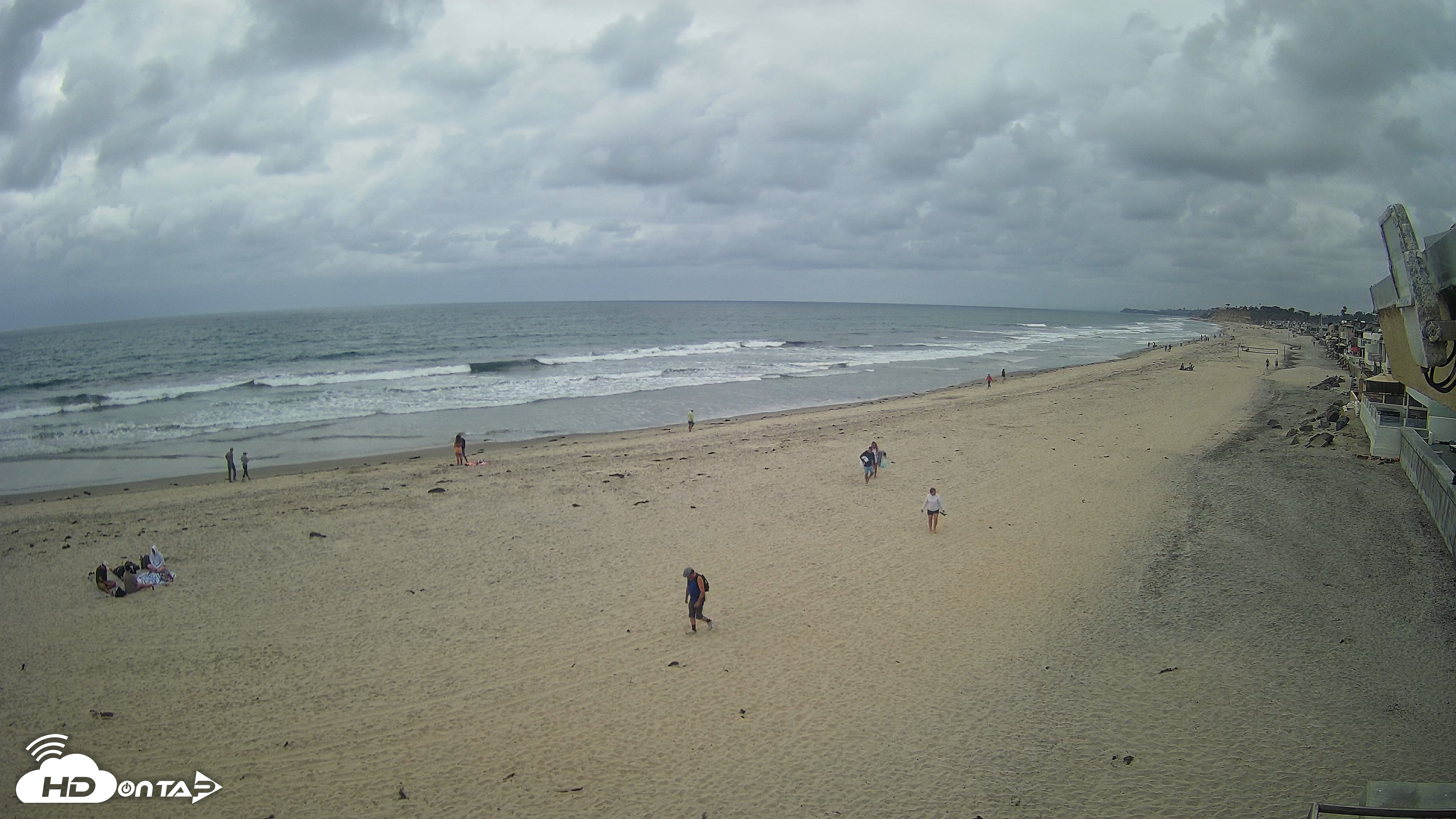Snapshot of 17th St. Del Mar Beach - 4K NW View Live Cam taken Apr 25, 2026, 3:58pm PDT