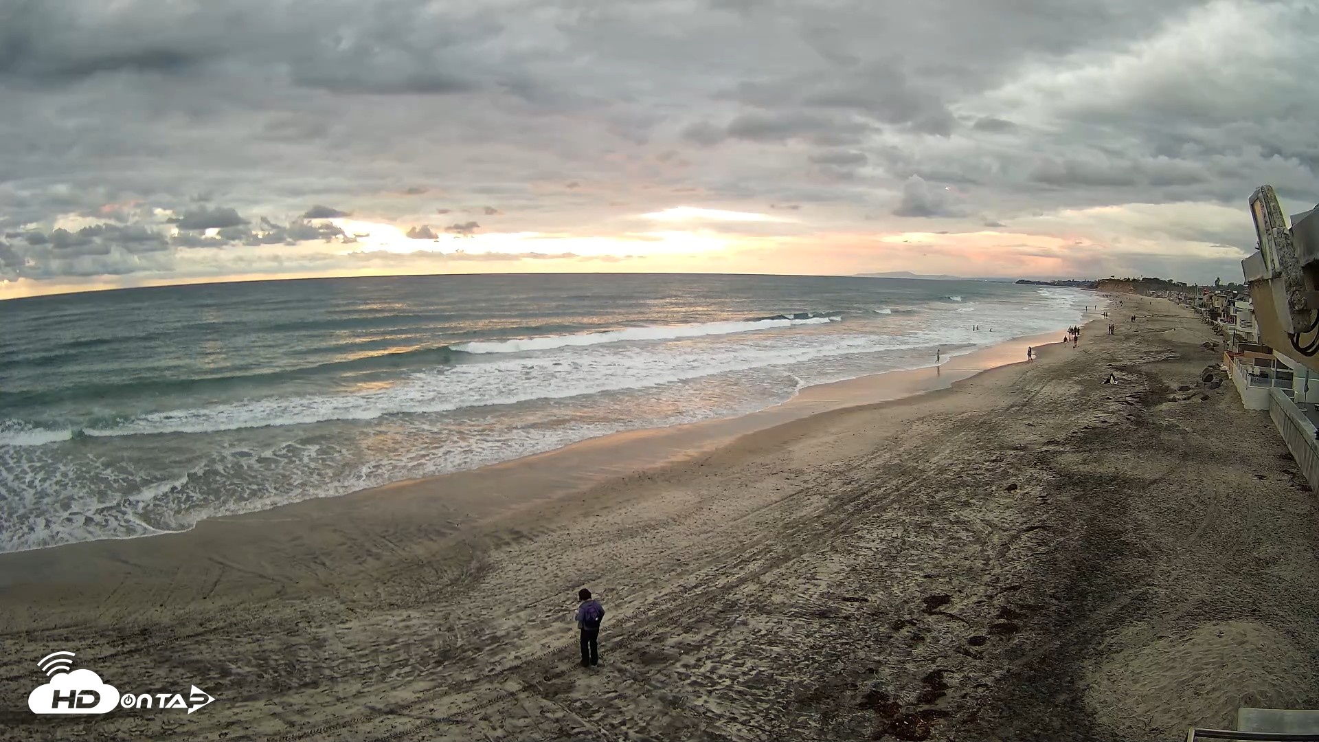 Snapshot of 17th St. Del Mar Beach - 4K NW View Live Cam taken Oct 23, 2026, 6:10pm PDT