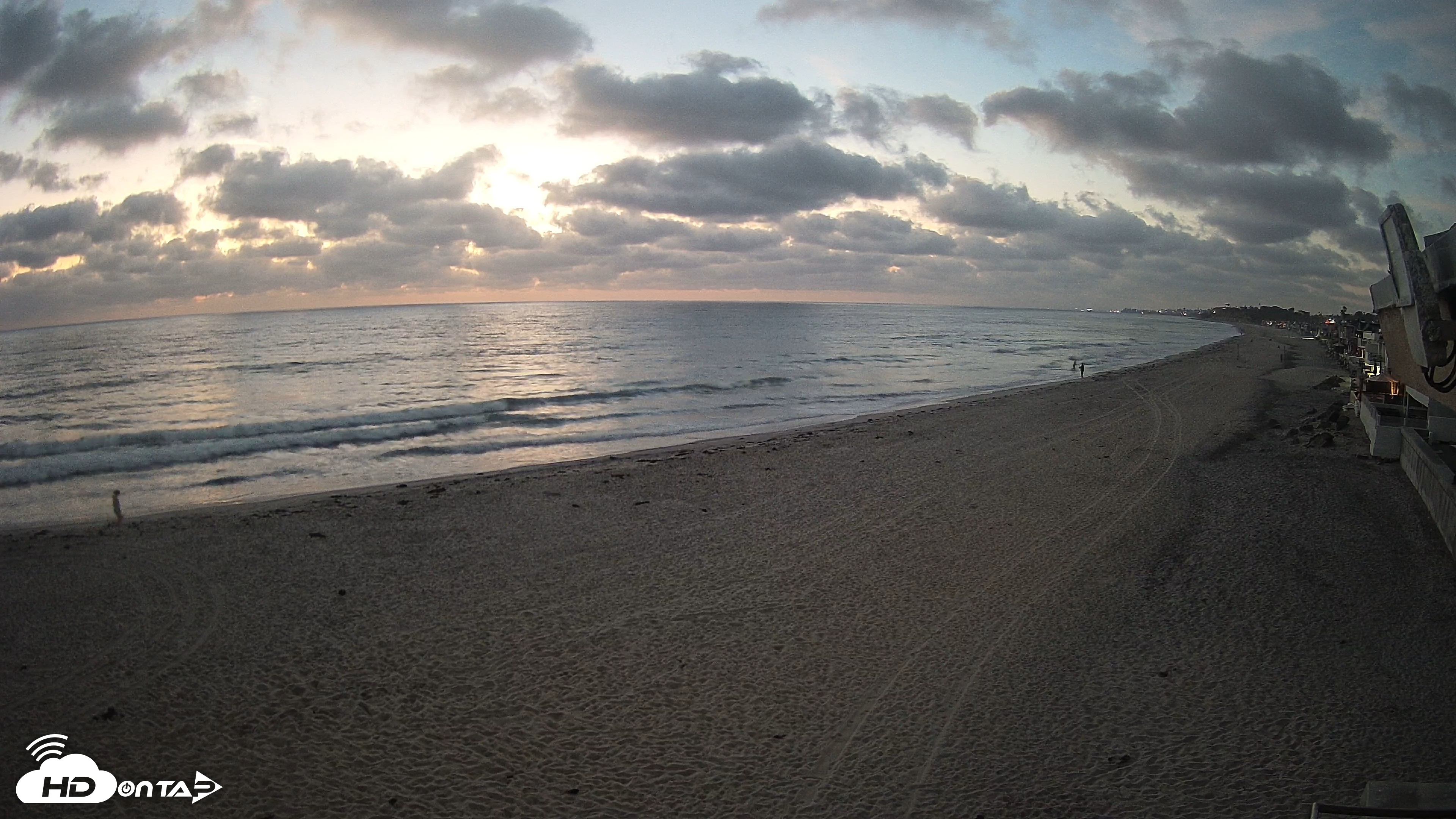 Snapshot of 17th St. Del Mar Beach - 4K NW View Live Cam taken Apr 29, 2026, 7:56pm PDT