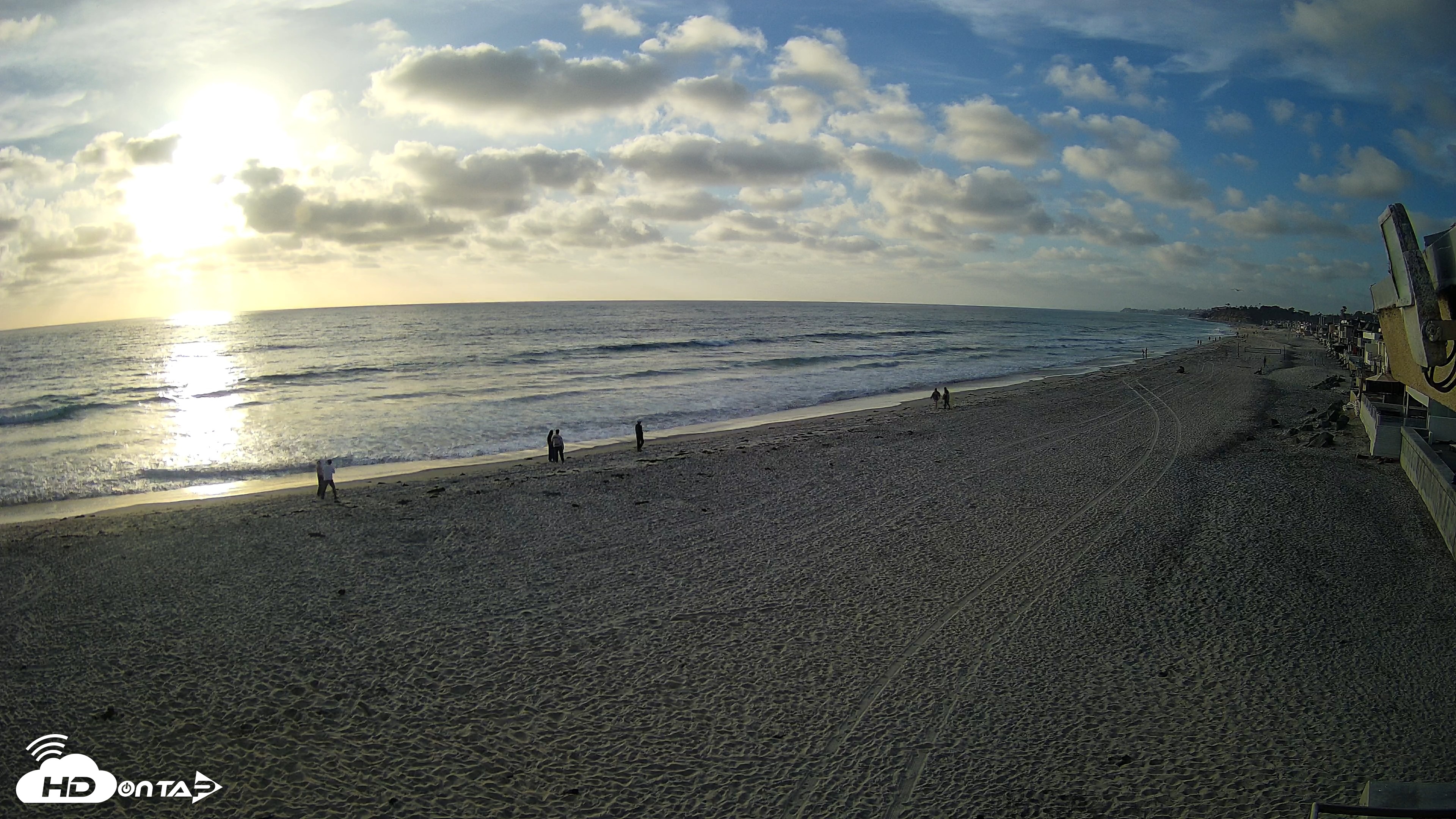 Snapshot of 17th St. Del Mar Beach - 4K NW View Live Cam taken Apr 29, 2026, 6:39pm PDT