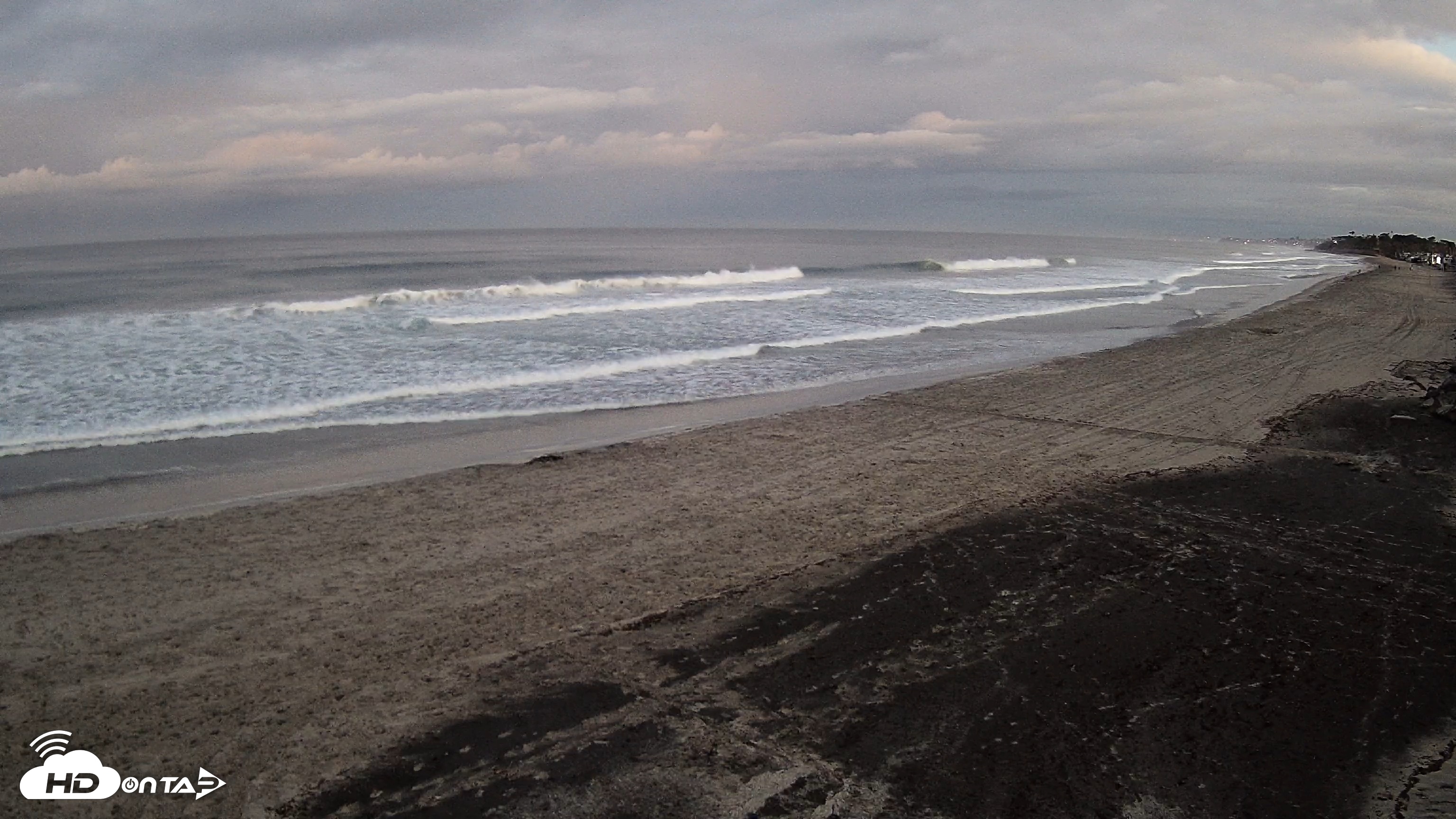 Snapshot of 17th St. Del Mar Beach - 4K NW View Live Cam taken Oct 15, 2025, 6:31am PDT