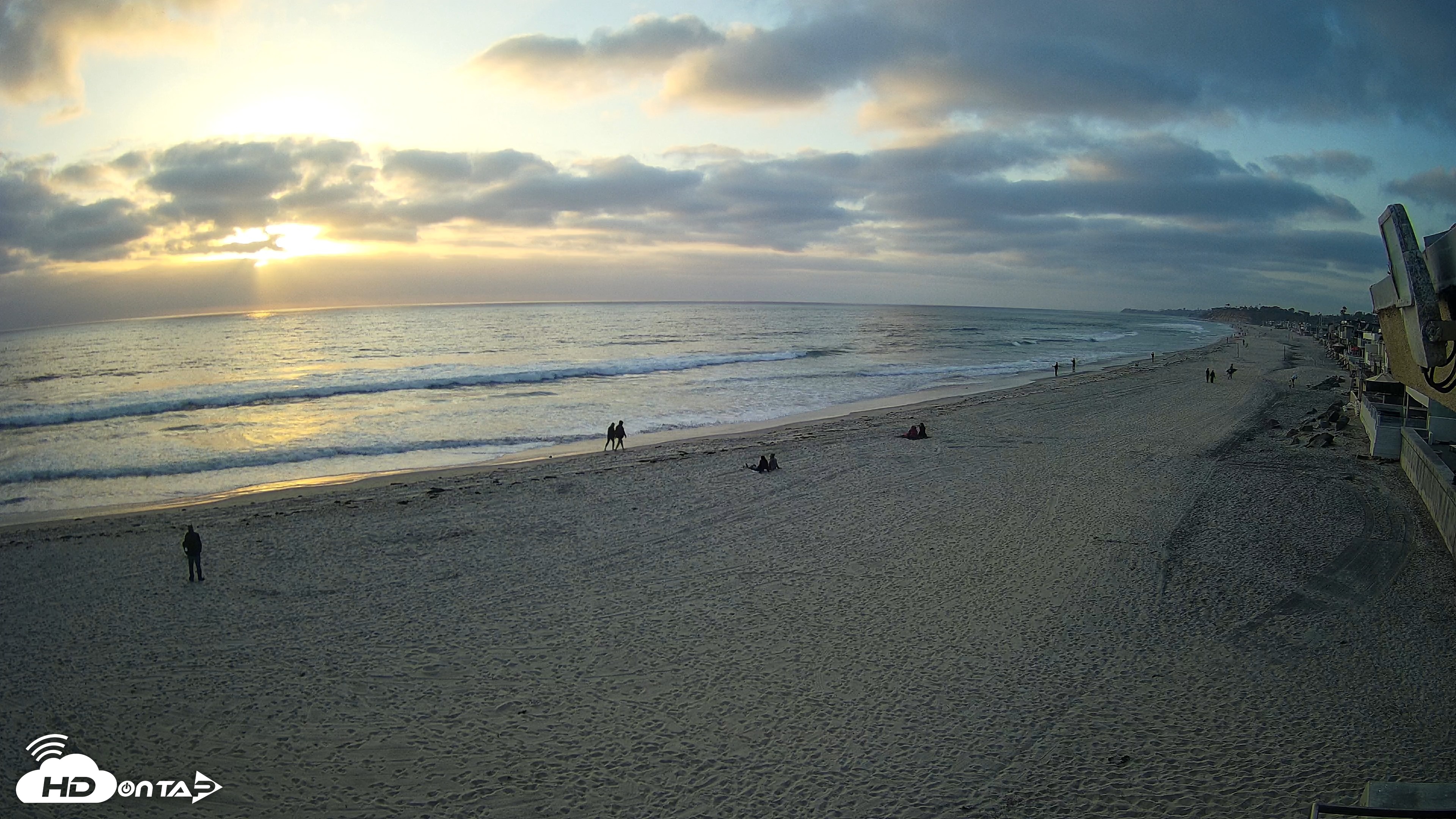 Snapshot of 17th St. Del Mar Beach - 4K NW View Live Cam taken Apr 30, 2026, 7:07pm PDT