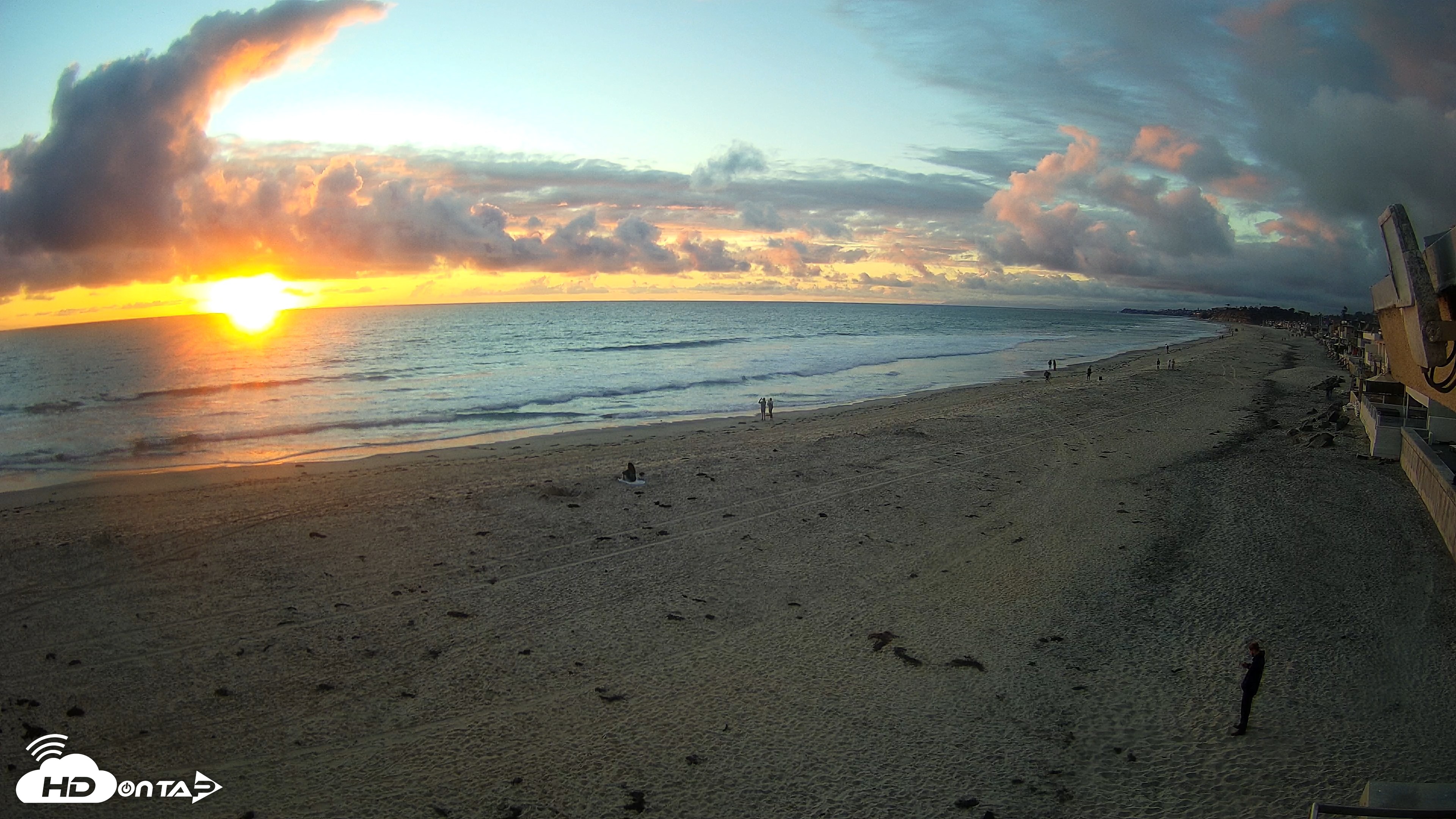 Snapshot of 17th St. Del Mar Beach - 4K NW View Live Cam taken Apr 21, 2026, 7:24pm PDT