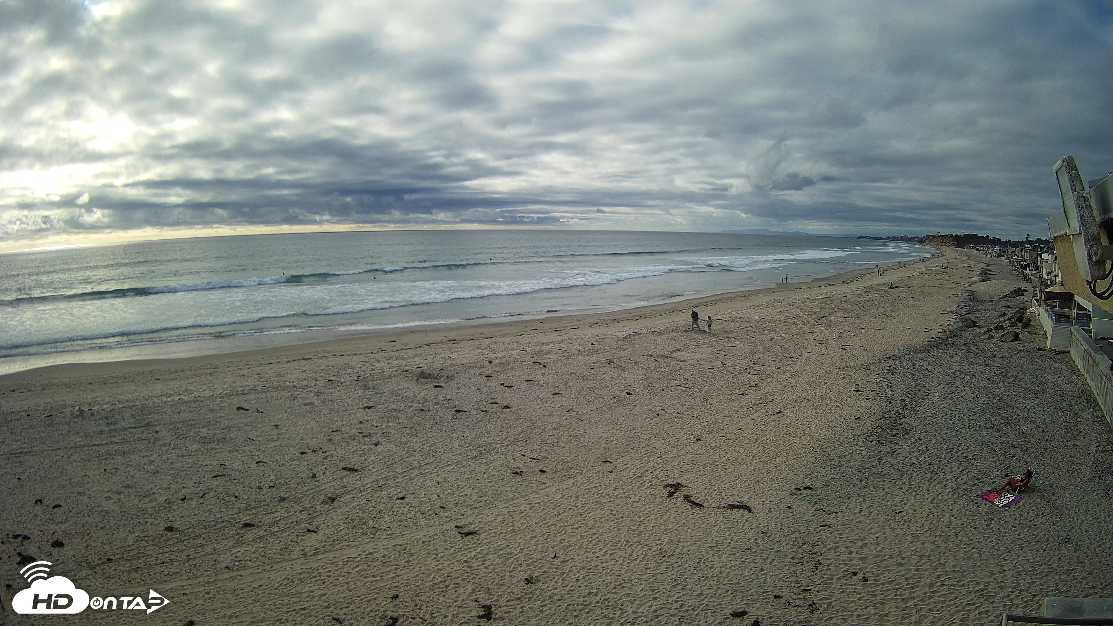Snapshot of 17th St. Del Mar Beach - 4K NW View Live Cam taken Apr 21, 2026, 5:43pm PDT