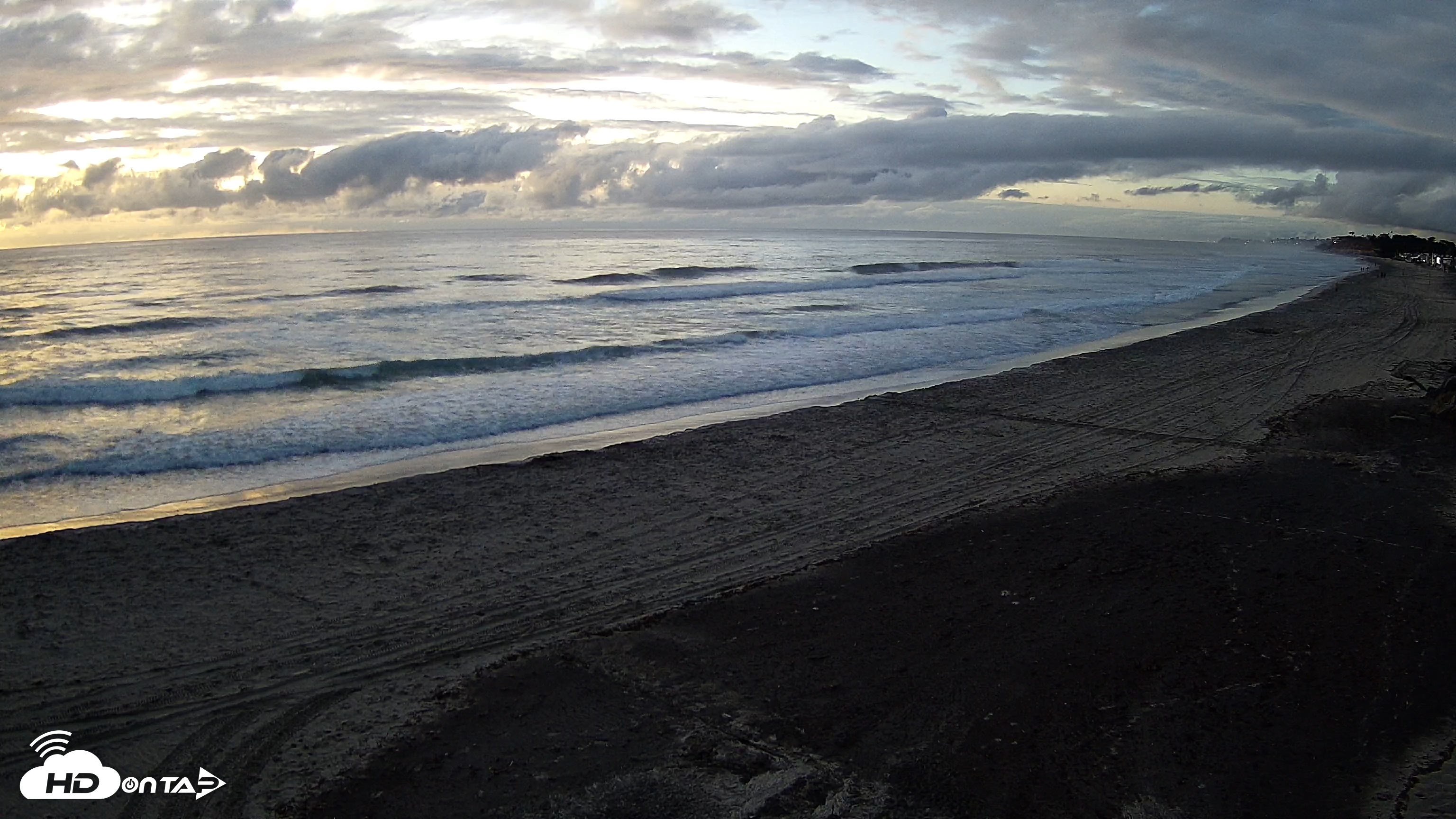 Snapshot of 17th St. Del Mar Beach - 4K NW View Live Cam taken Oct 14, 2025, 6:38pm PDT