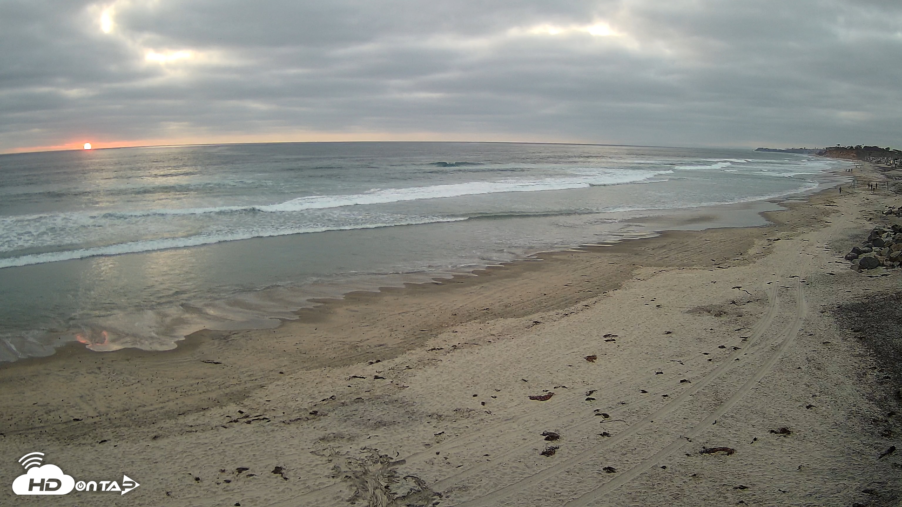 Snapshot of 17th St. Del Mar Beach - 4K NW View Live Cam taken Apr 22, 2025, 7:24pm PDT
