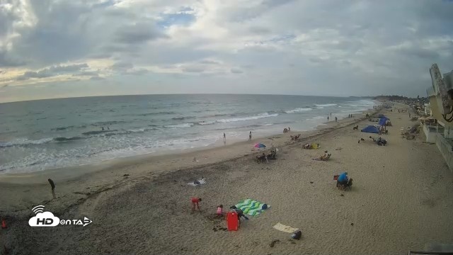 Snapshot of 17th St. Del Mar Beach - 4K NW View Live Cam taken Sep 20, 2026, 4:50pm PDT