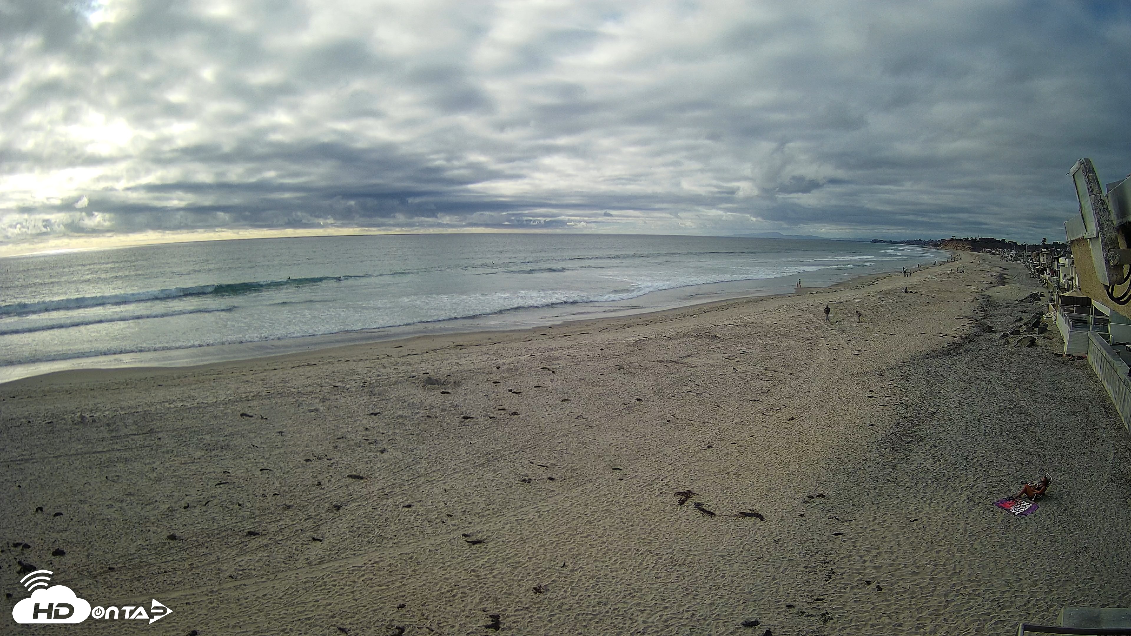 Snapshot of 17th St. Del Mar Beach - 4K NW View Live Cam taken Apr 21, 2026, 5:42pm PDT