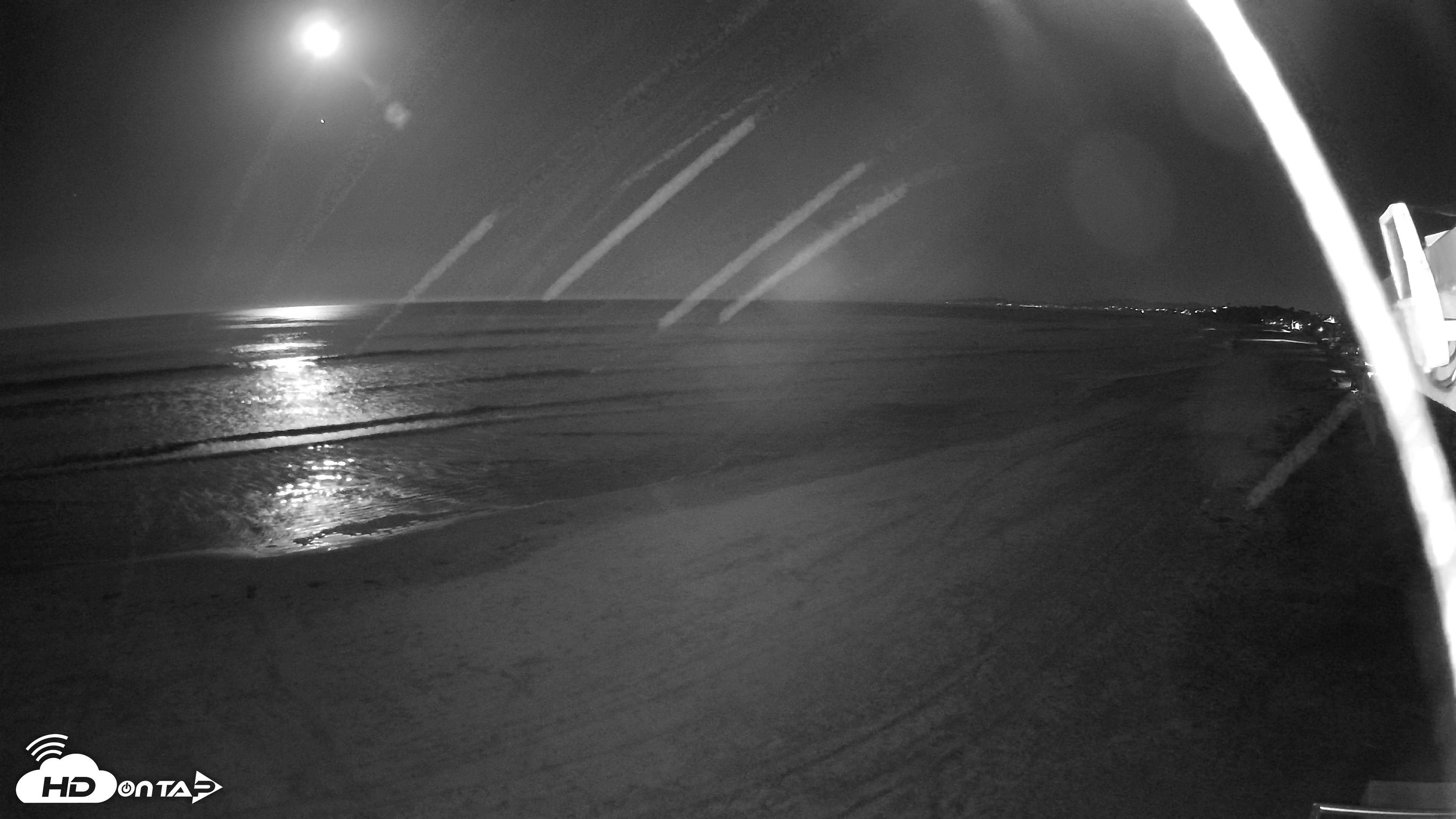 Snapshot of 17th St. Del Mar Beach - 4K NW View Live Cam taken Jan 31, 2026, 4:23am PST