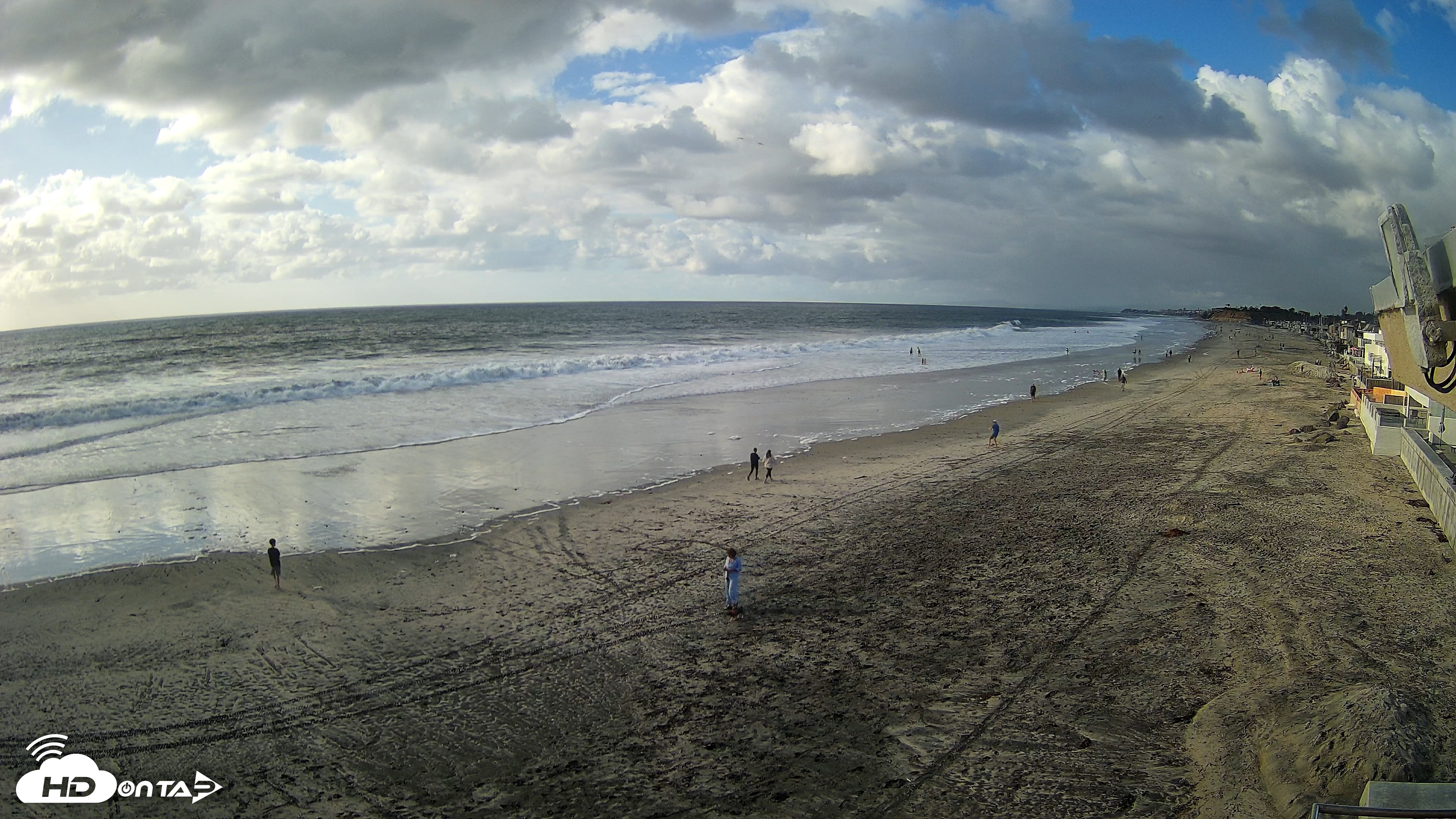 Snapshot of 17th St. Del Mar Beach - 4K NW View Live Cam taken Oct 12, 2026, 4:28pm PDT
