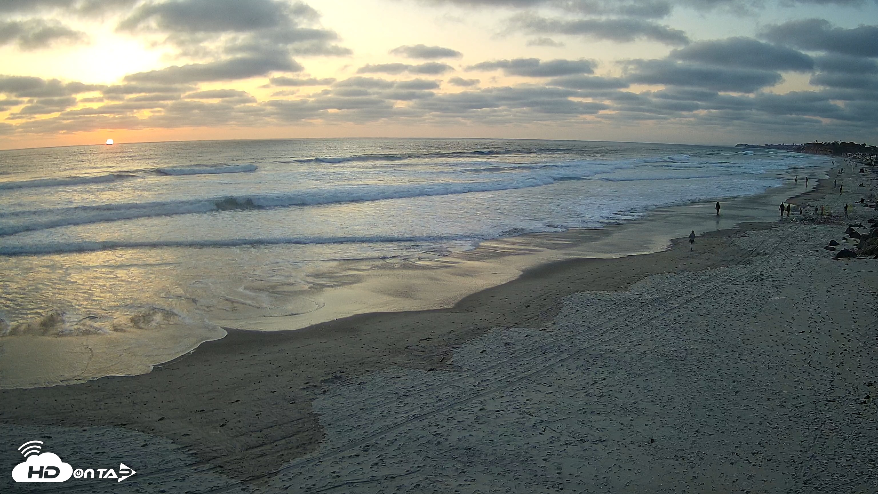 Snapshot of 17th St. Del Mar Beach - 4K NW View Live Cam taken Apr 28, 2025, 7:29pm PDT