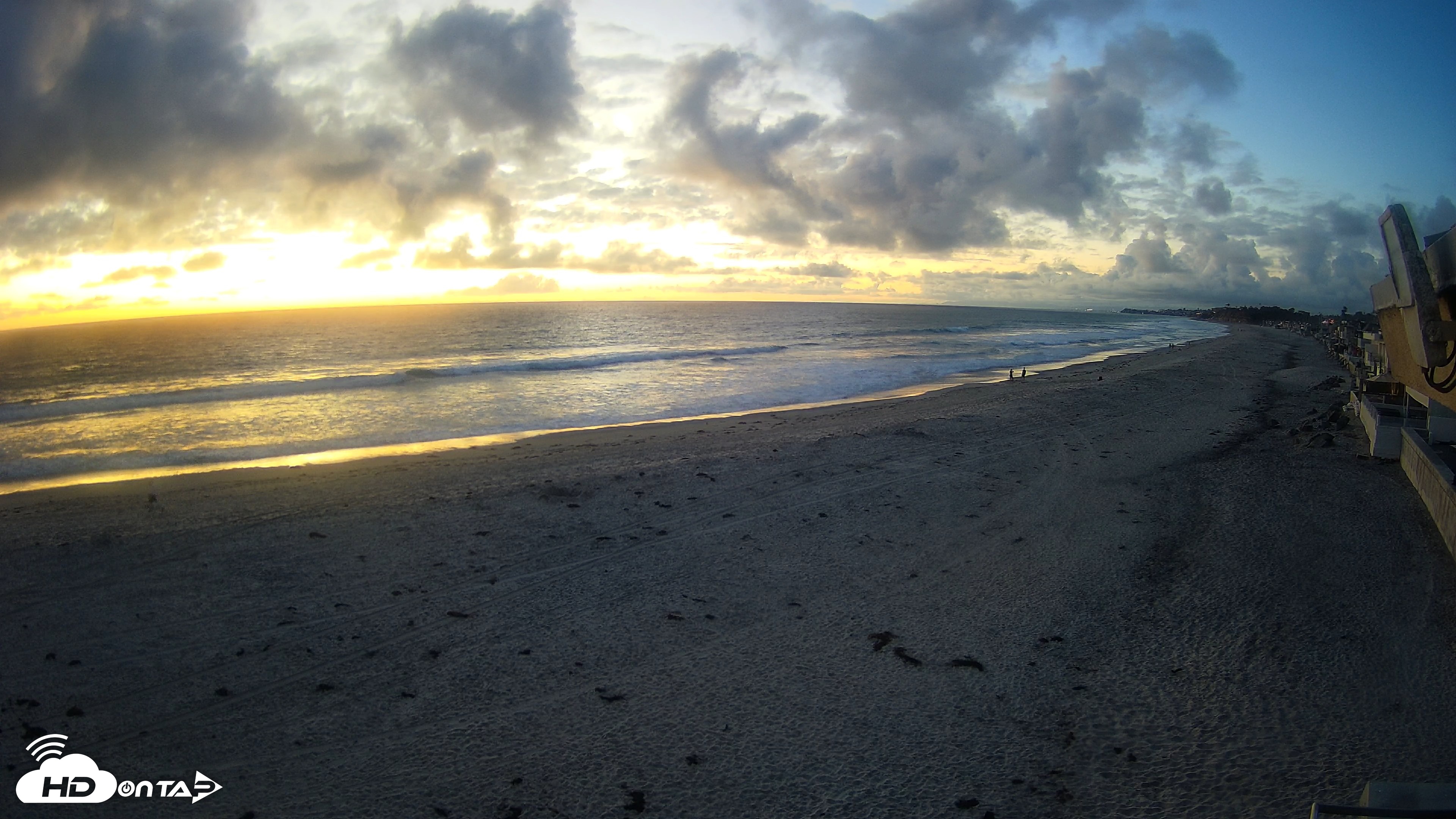 Snapshot of 17th St. Del Mar Beach - 4K NW View Live Cam taken Apr 21, 2026, 7:43pm PDT