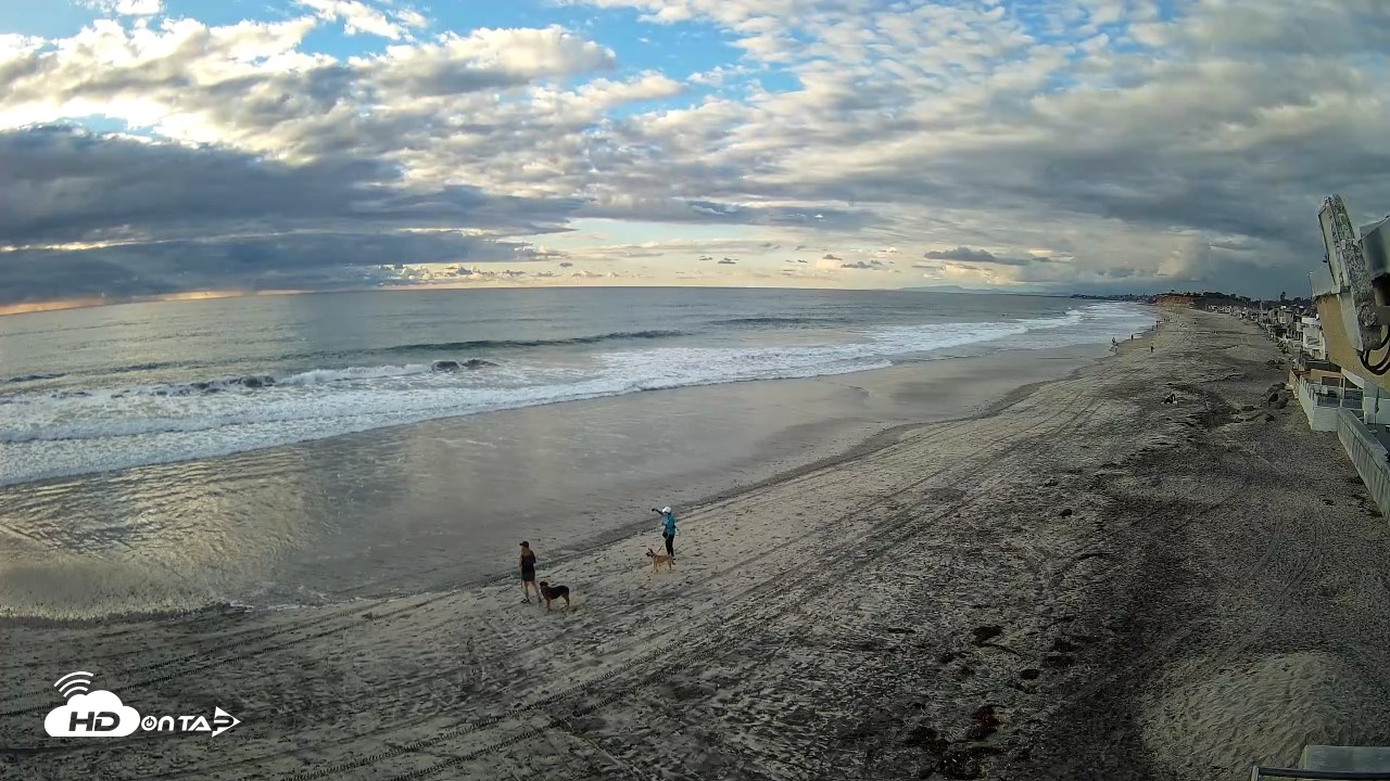 Snapshot of 17th St. Del Mar Beach - 4K NW View Live Cam taken Oct 23, 2026, 5:10pm PDT
