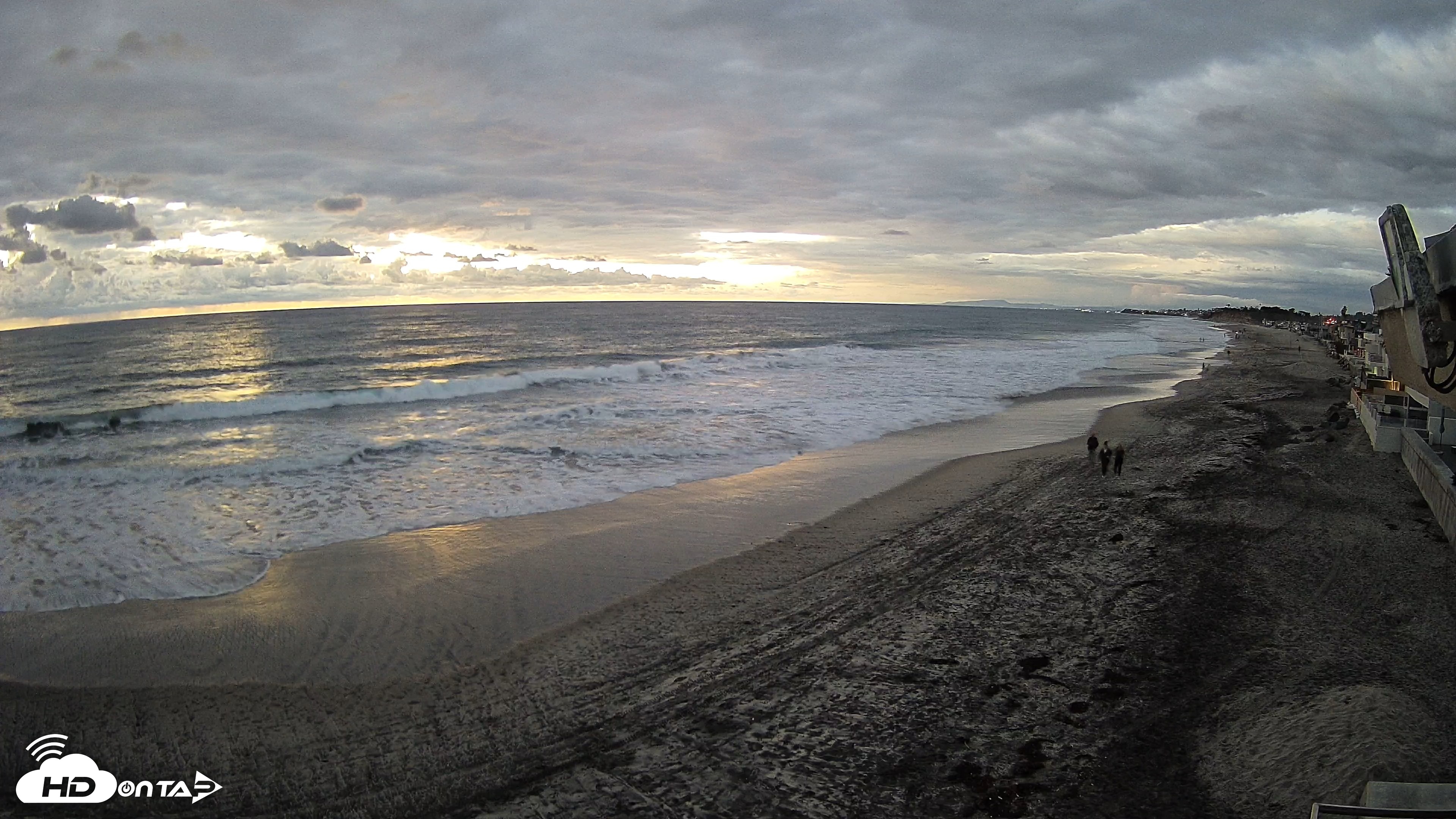 Snapshot of 17th St. Del Mar Beach - 4K NW View Live Cam taken Oct 23, 2026, 6:25pm PDT