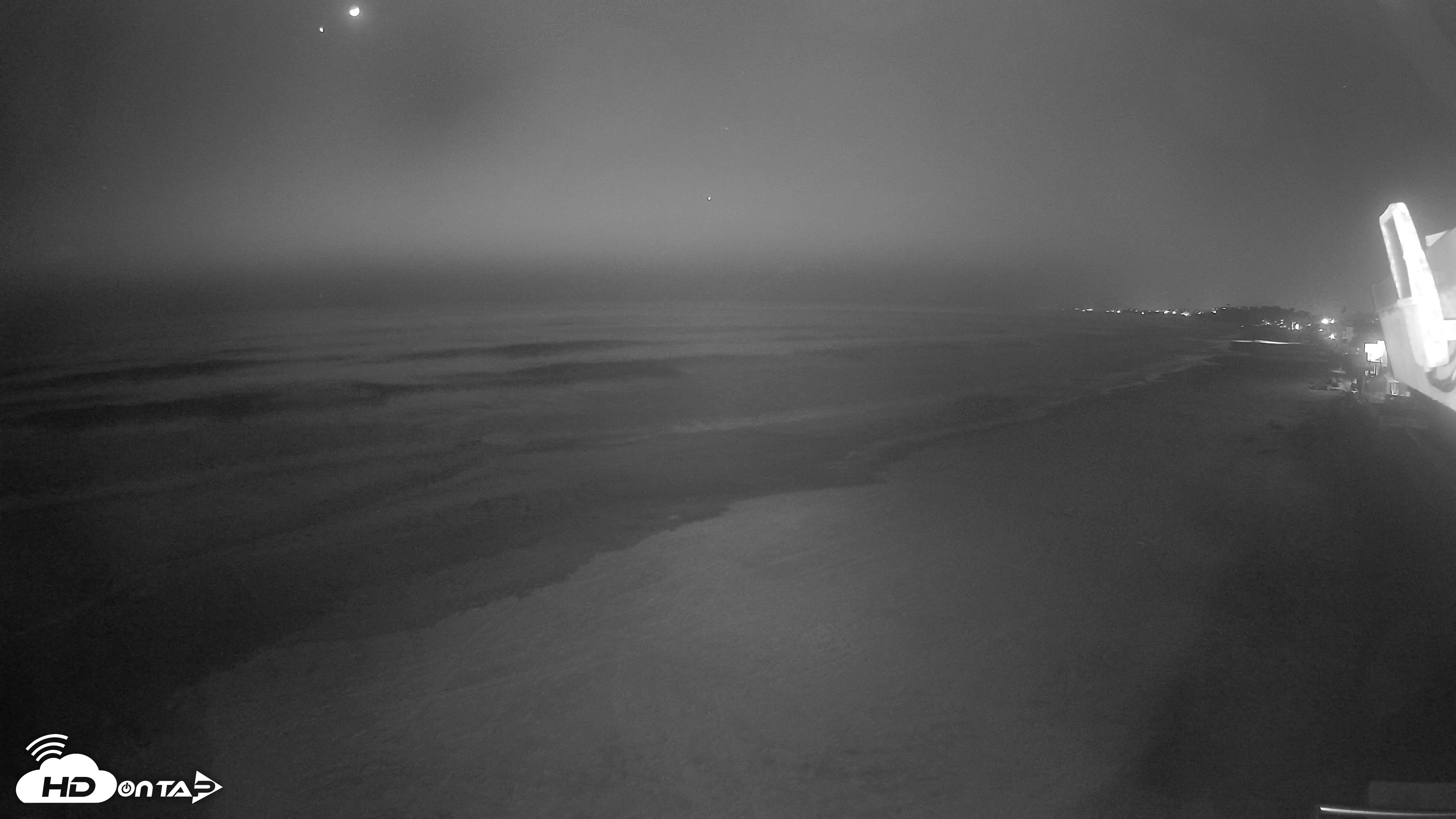 Snapshot of 17th St. Del Mar Beach - 4K NW View Live Cam taken May 18, 2026, 8:39pm PDT