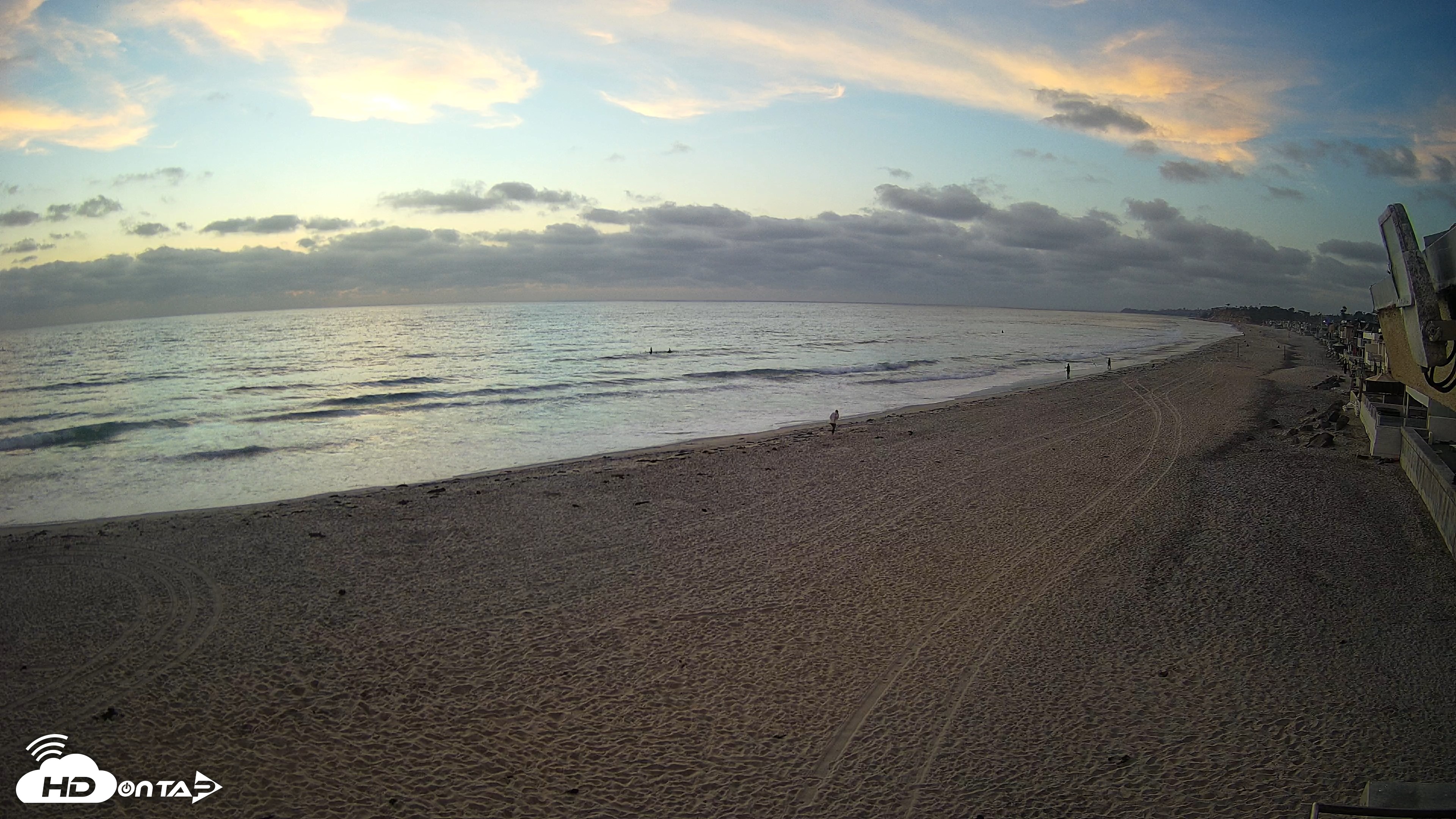 Snapshot of 17th St. Del Mar Beach - 4K NW View Live Cam taken Apr 29, 2026, 7:34pm PDT