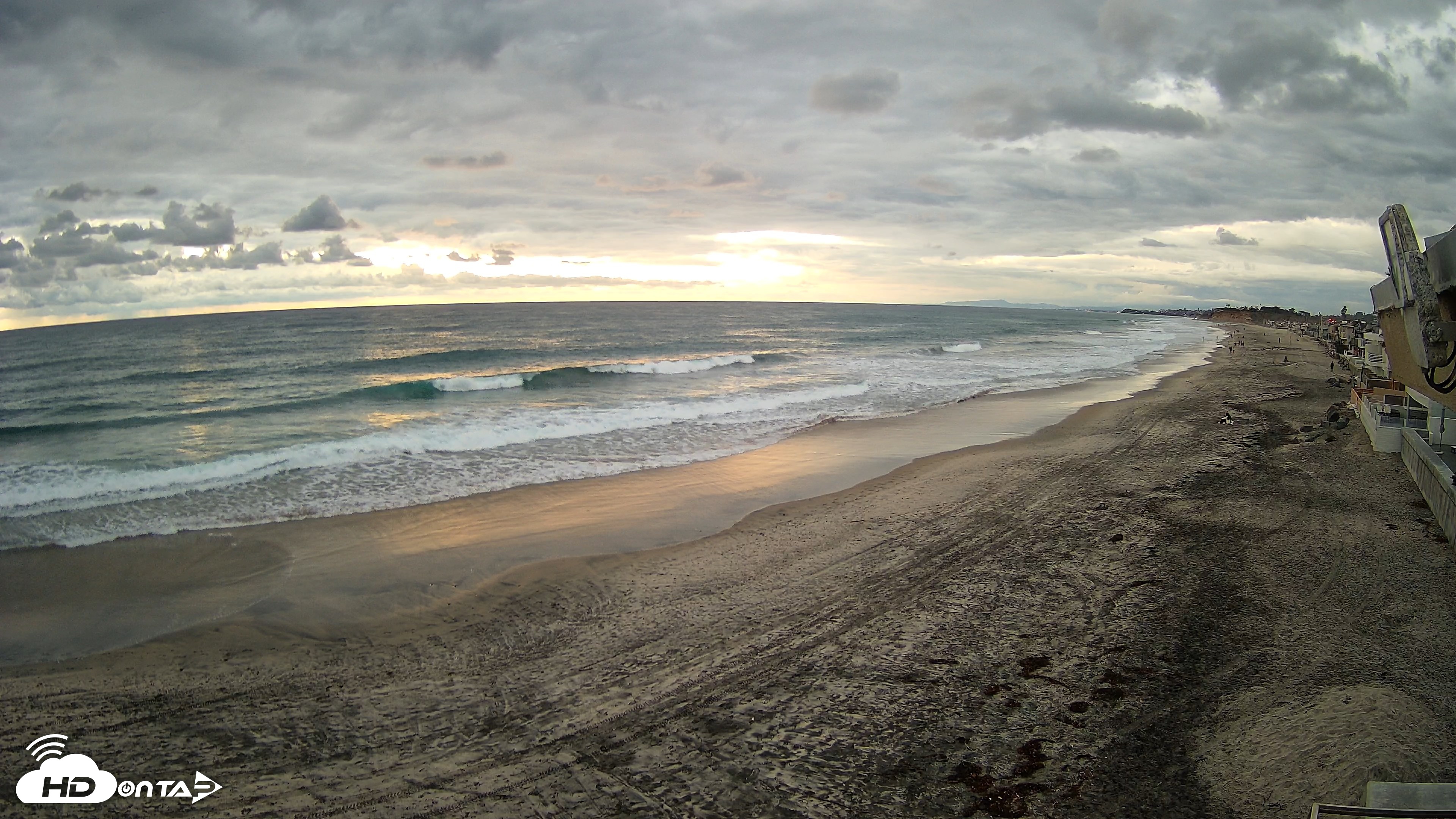 Snapshot of 17th St. Del Mar Beach - 4K NW View Live Cam taken Oct 23, 2026, 6:17pm PDT