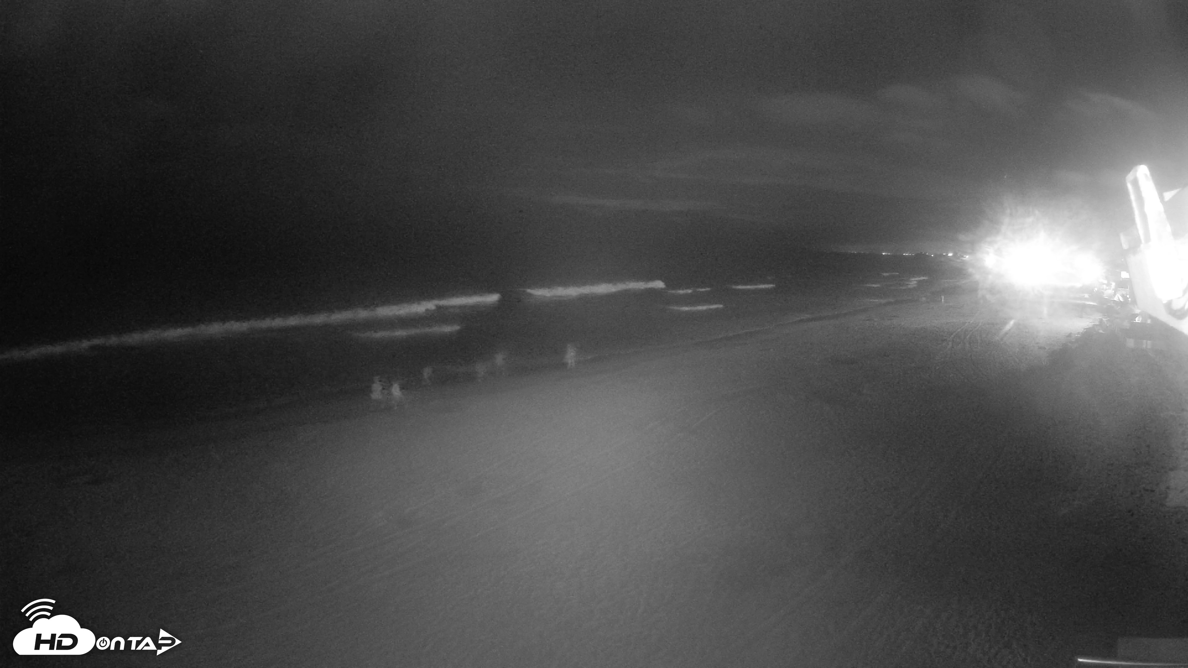Snapshot of 17th St. Del Mar Beach - 4K NW View Live Cam taken Jul 4, 2026, 9:51pm PDT