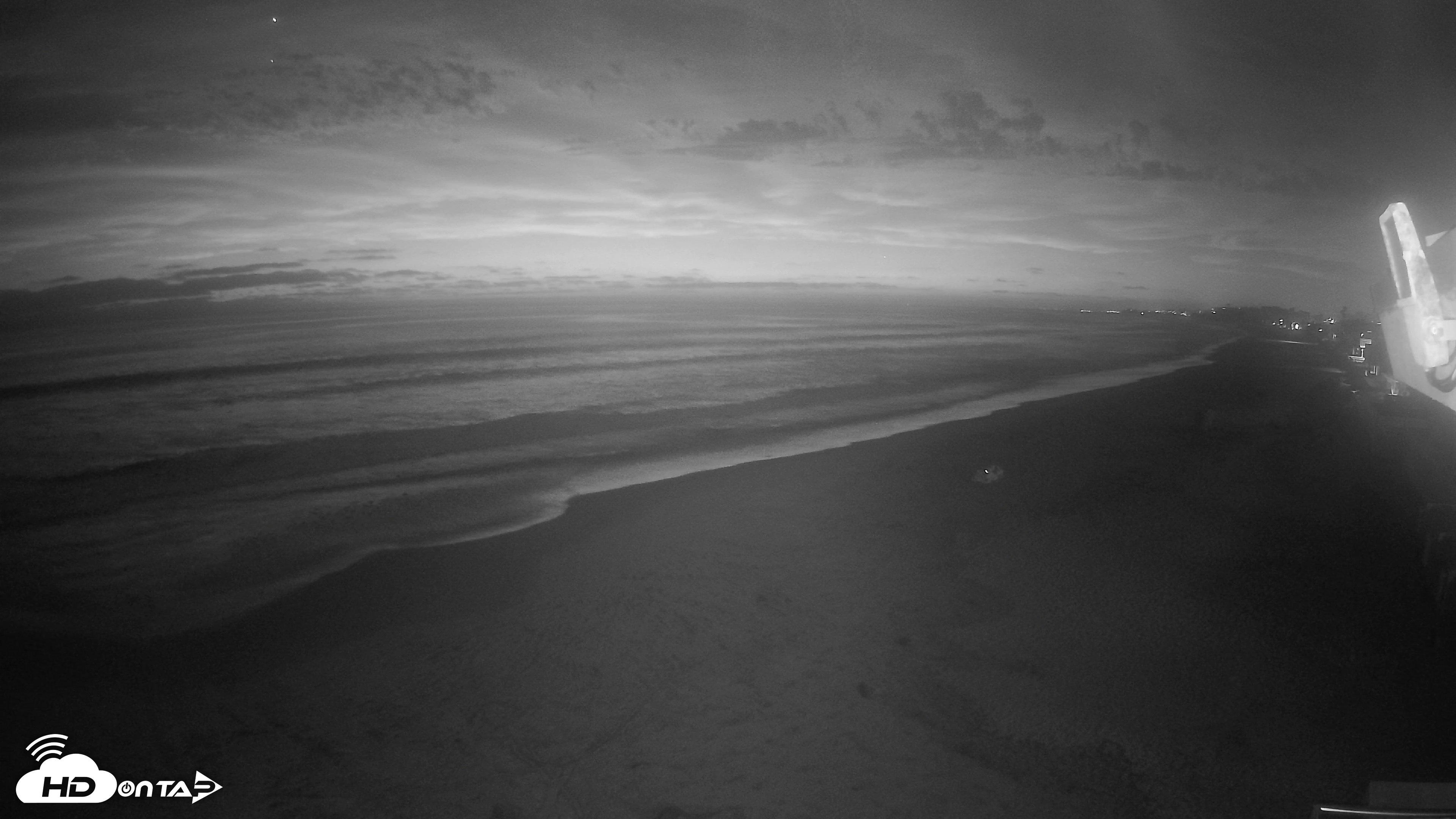 Snapshot of 17th St. Del Mar Beach - 4K NW View Live Cam taken Jun 11, 2026, 8:57pm PDT